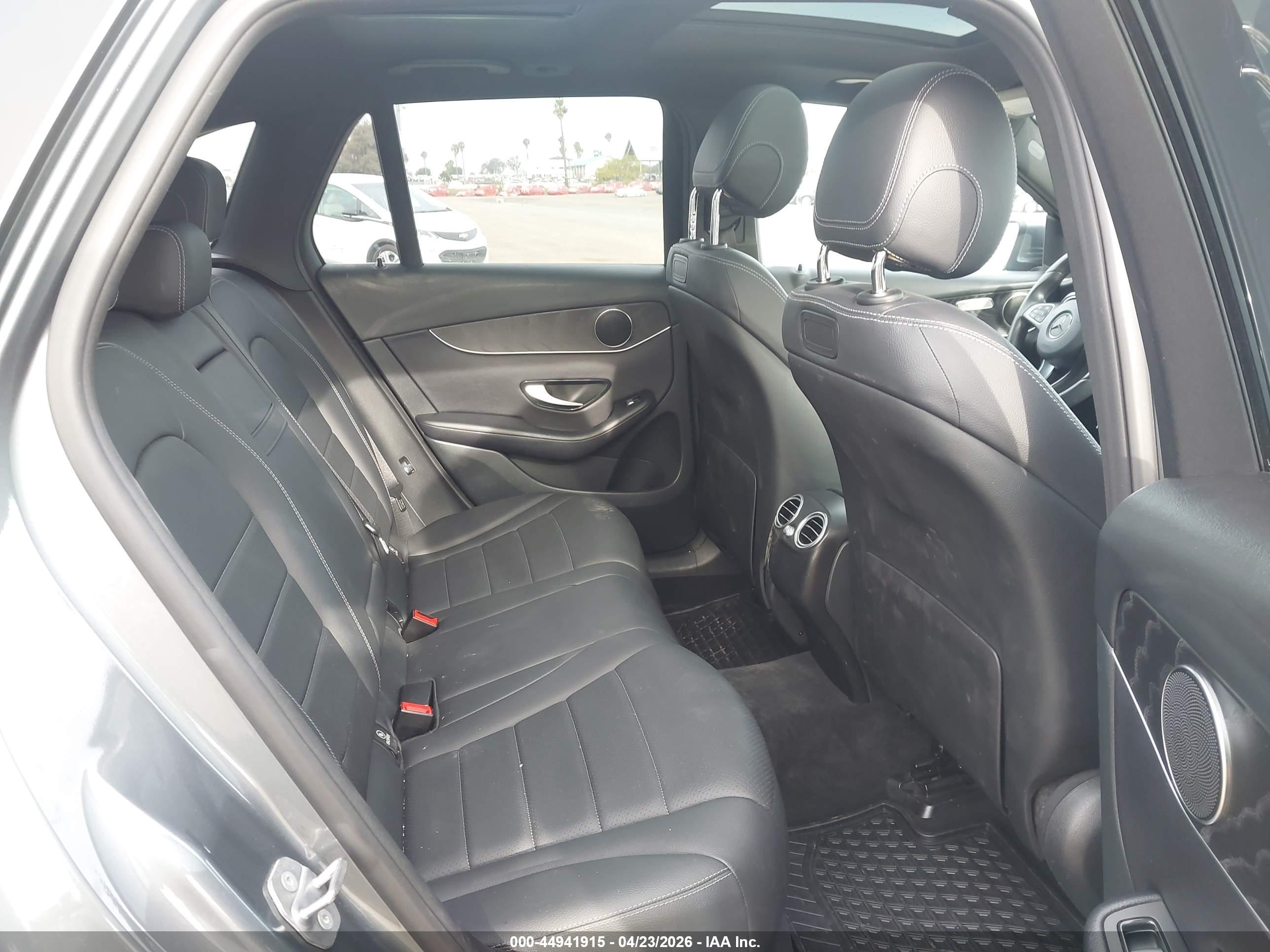 MERCEDES-BENZ GLC image 8