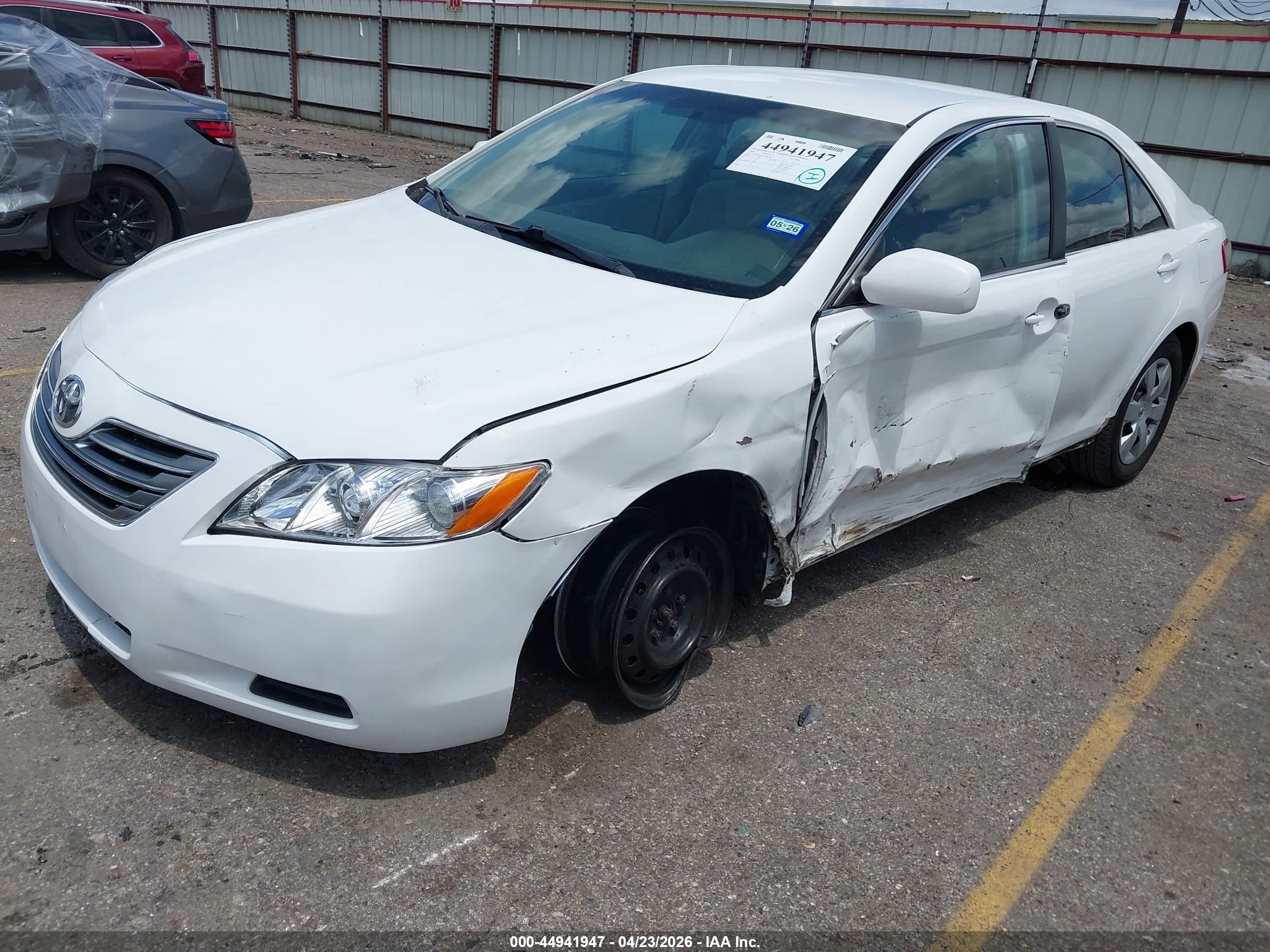 TOYOTA CAMRY image 2