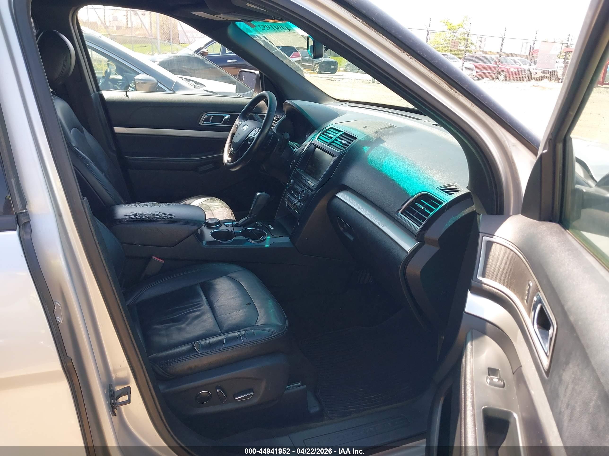 FORD EXPLORER image 5