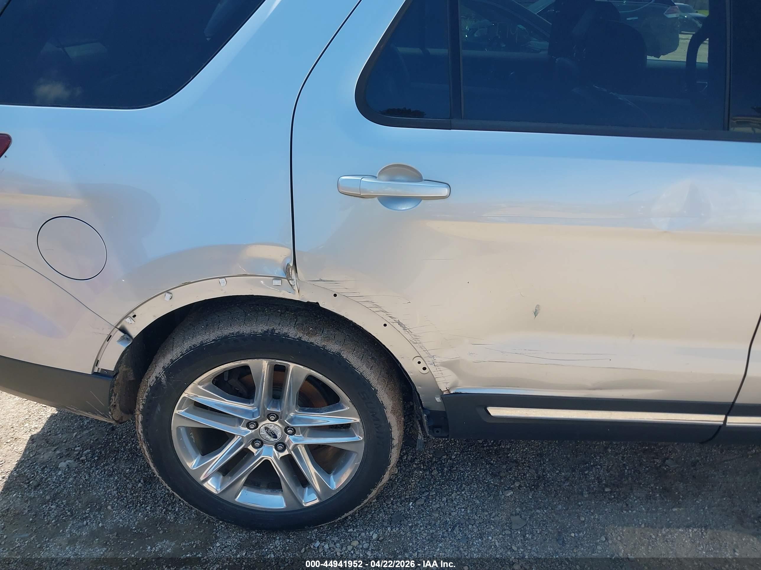 FORD EXPLORER image 6