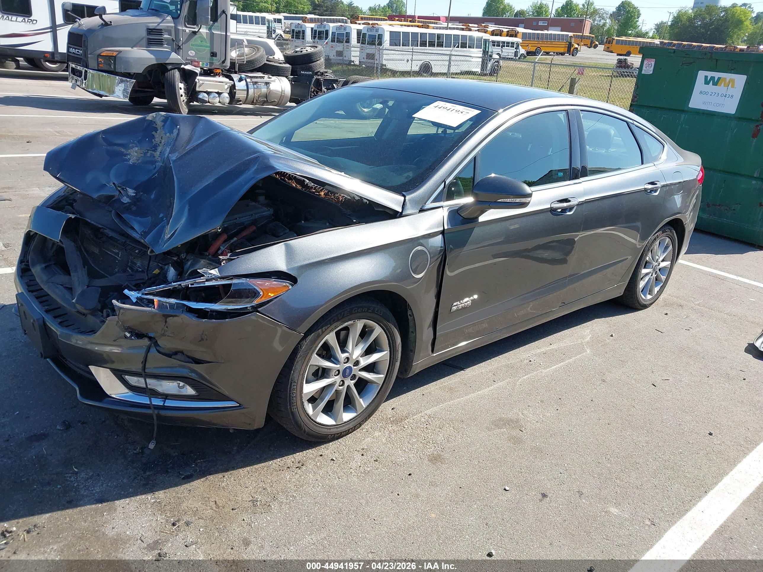 FORD FUSION image 2