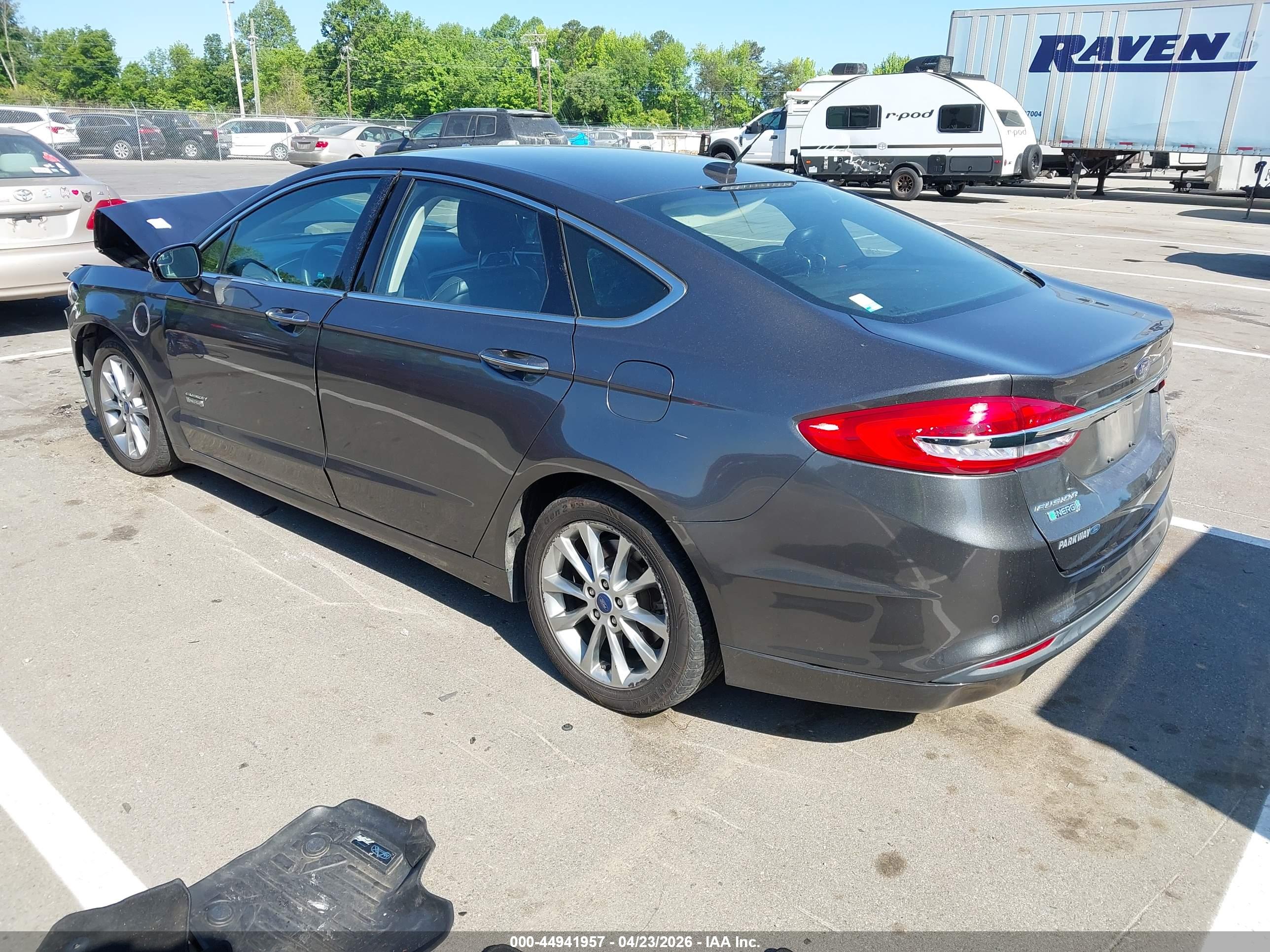 FORD FUSION image 3