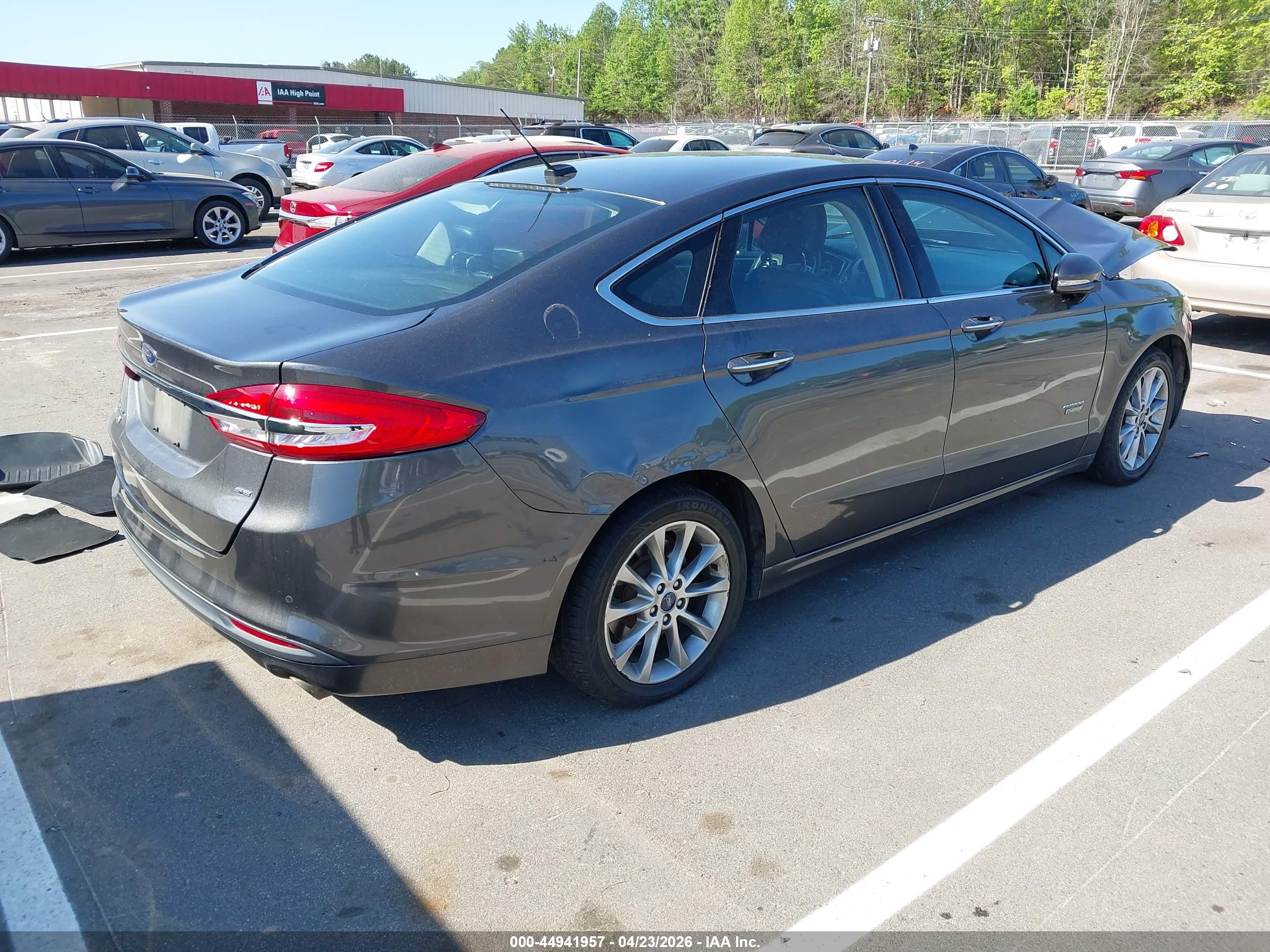 FORD FUSION image 4