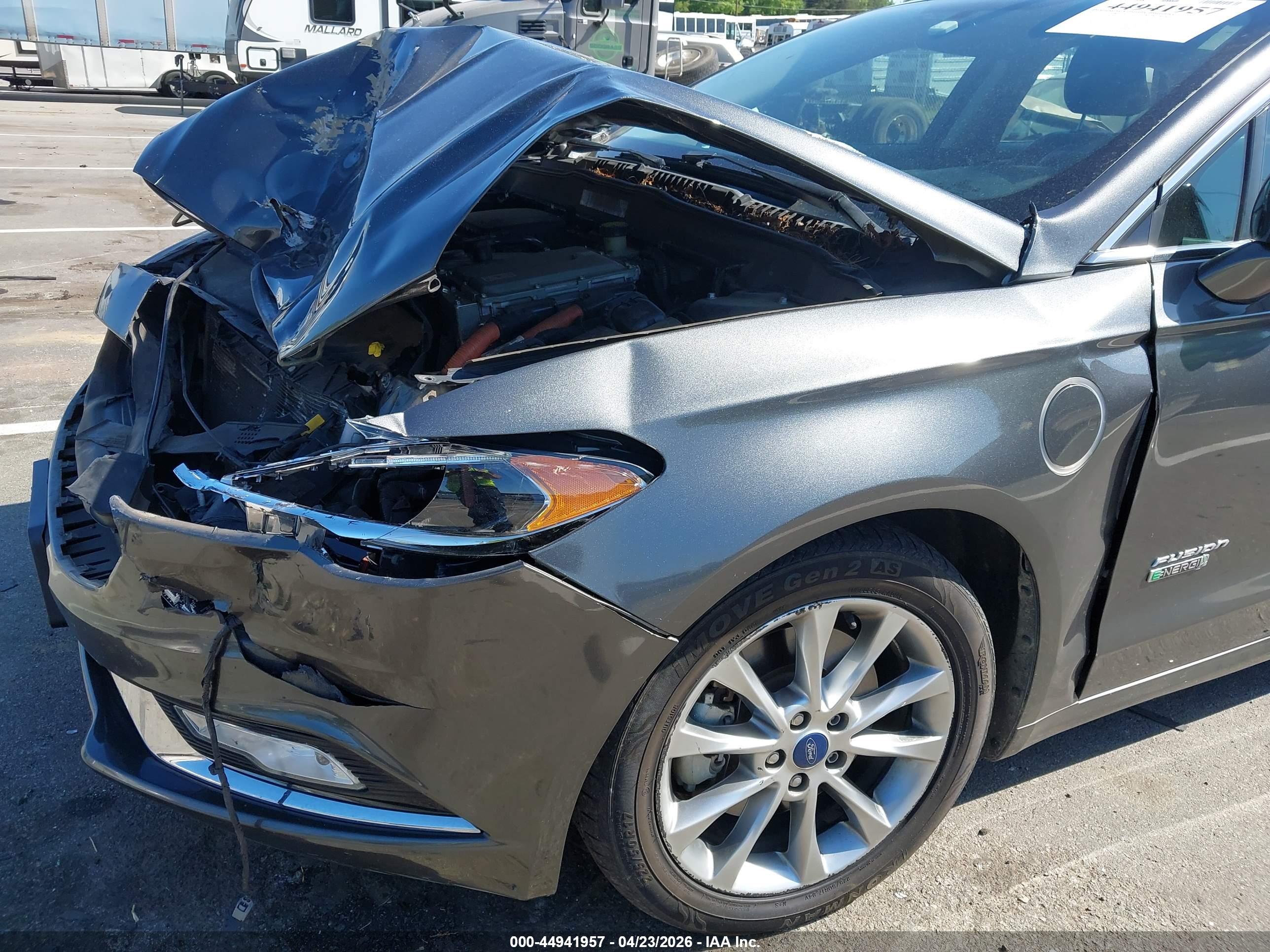 FORD FUSION image 6