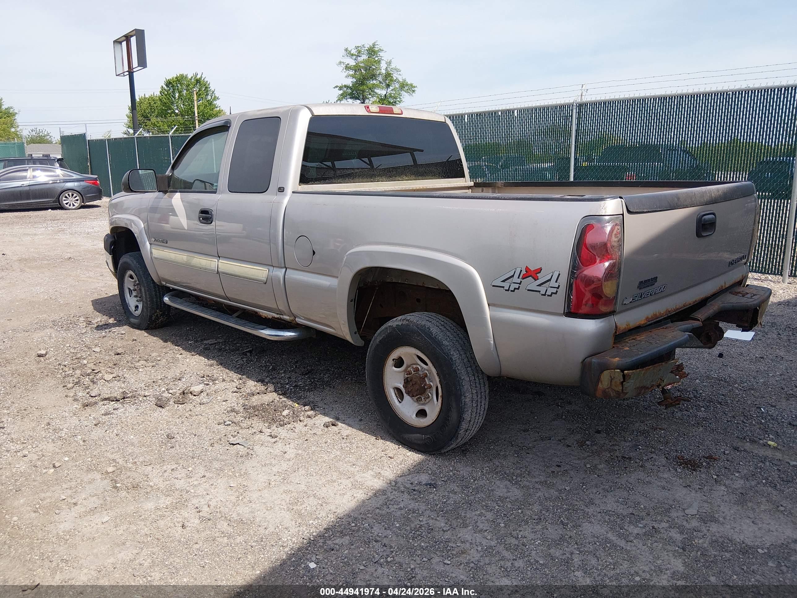 CHEVROLET SILVERADO image 3