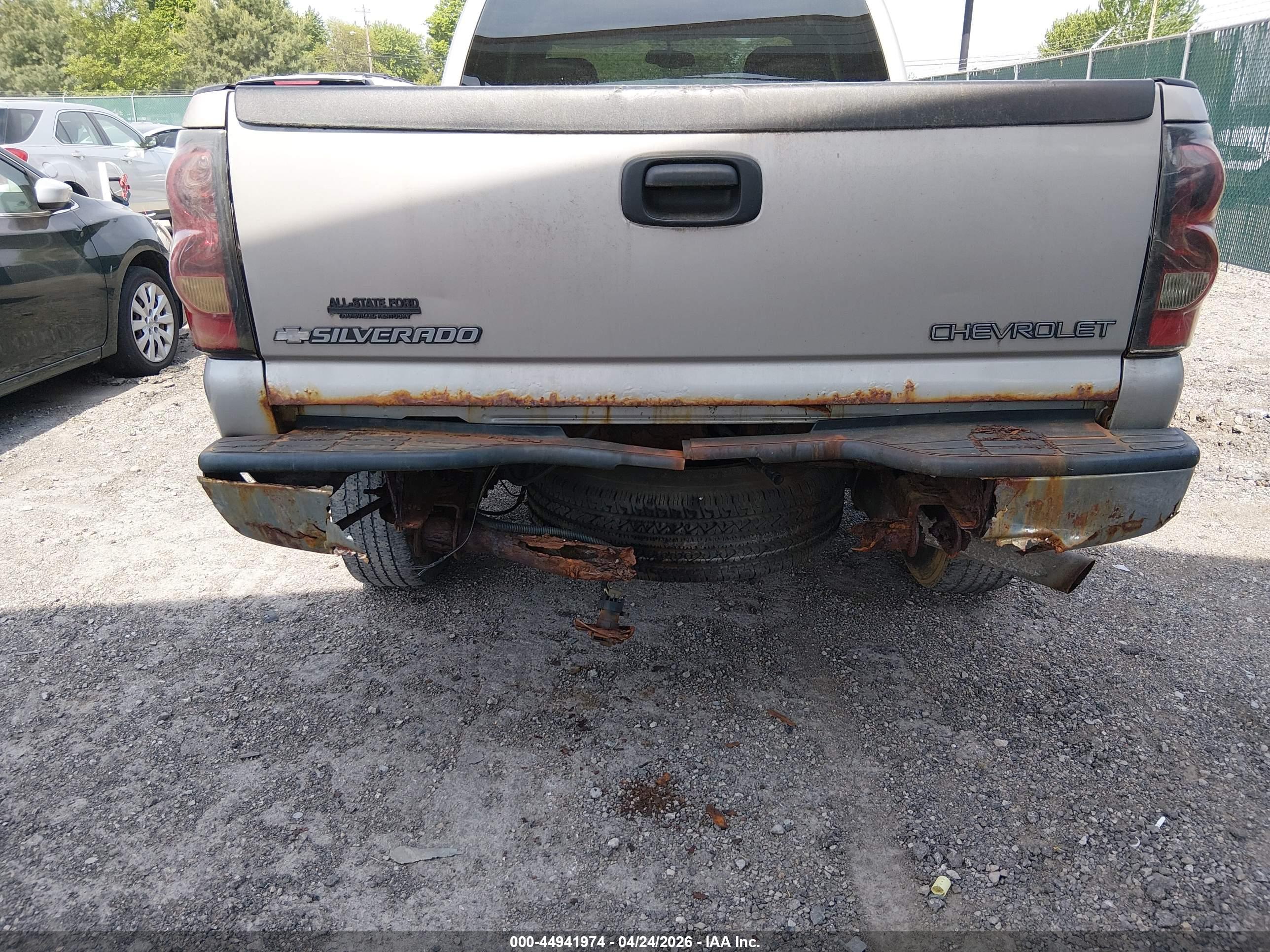CHEVROLET SILVERADO image 6
