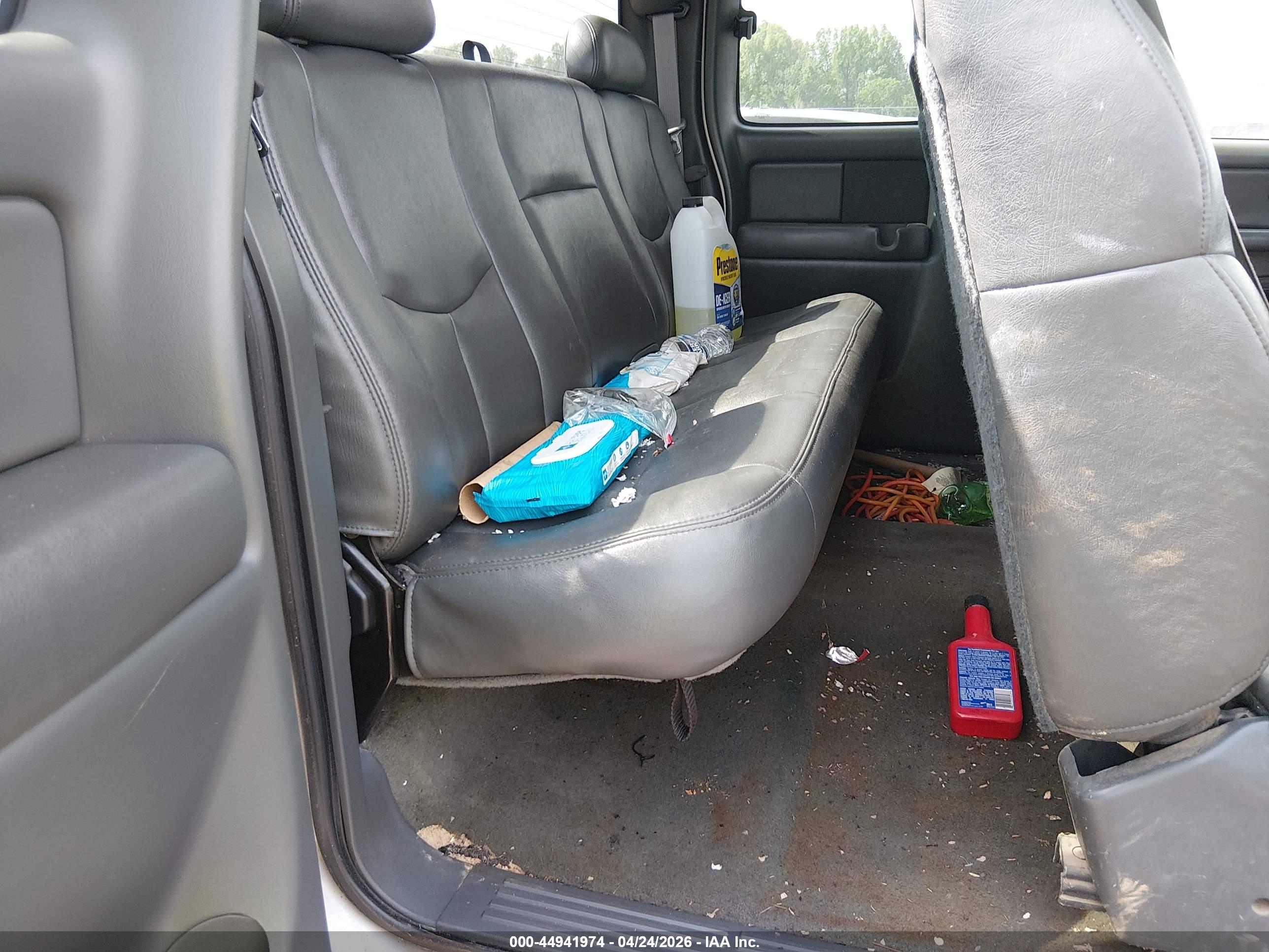 CHEVROLET SILVERADO image 8