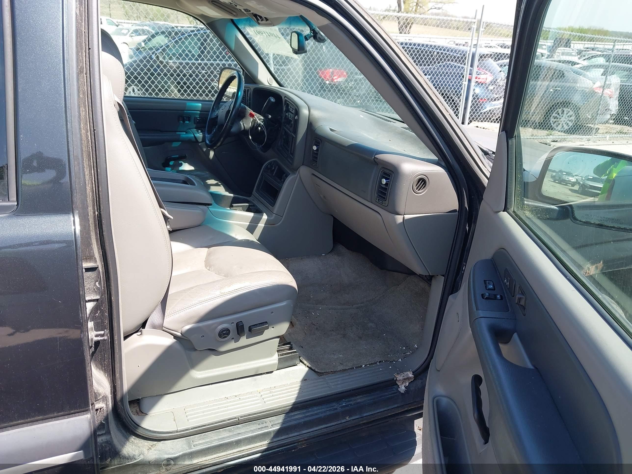 CHEVROLET TAHOE image 5