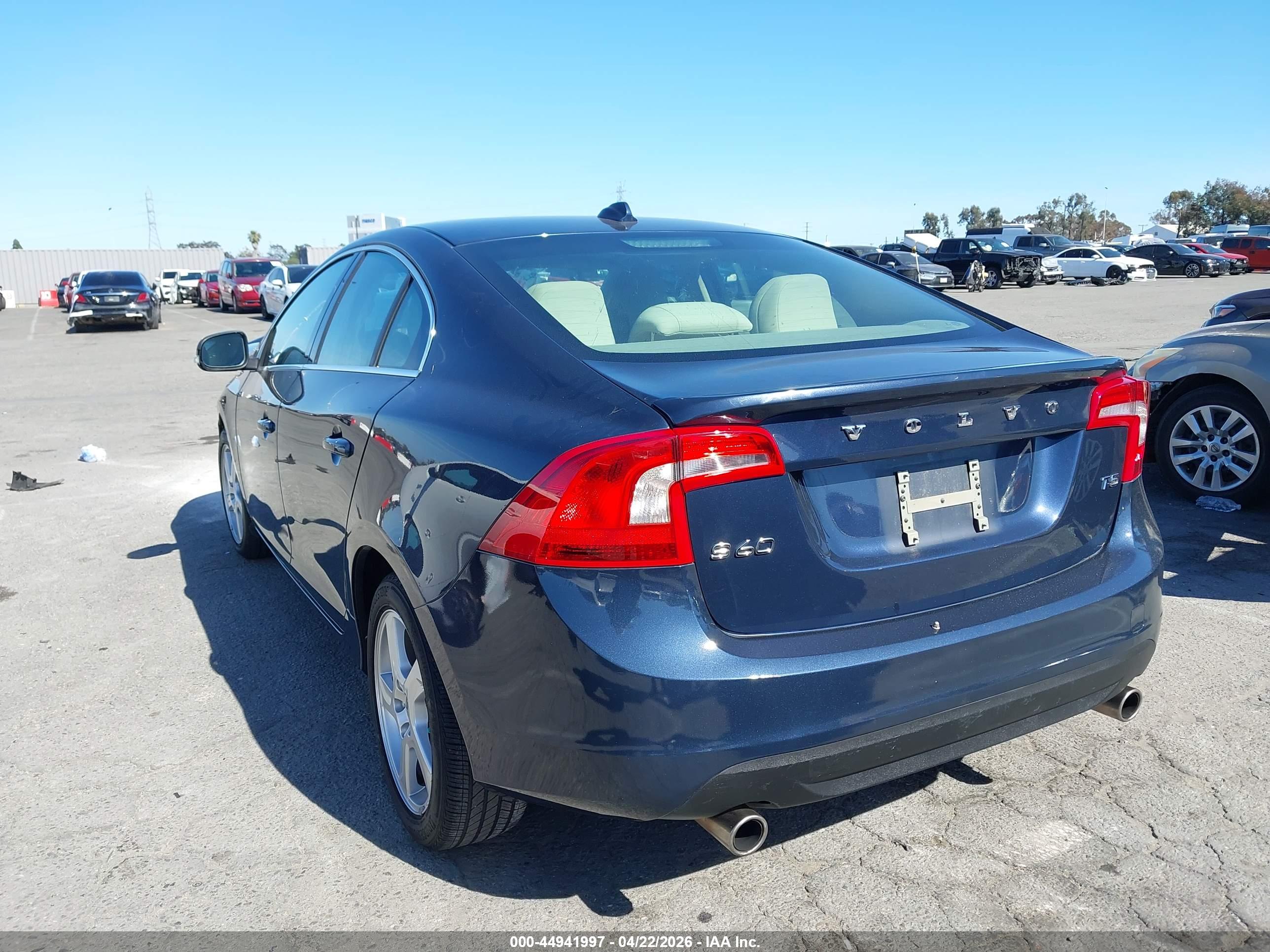 VOLVO S60 image 3