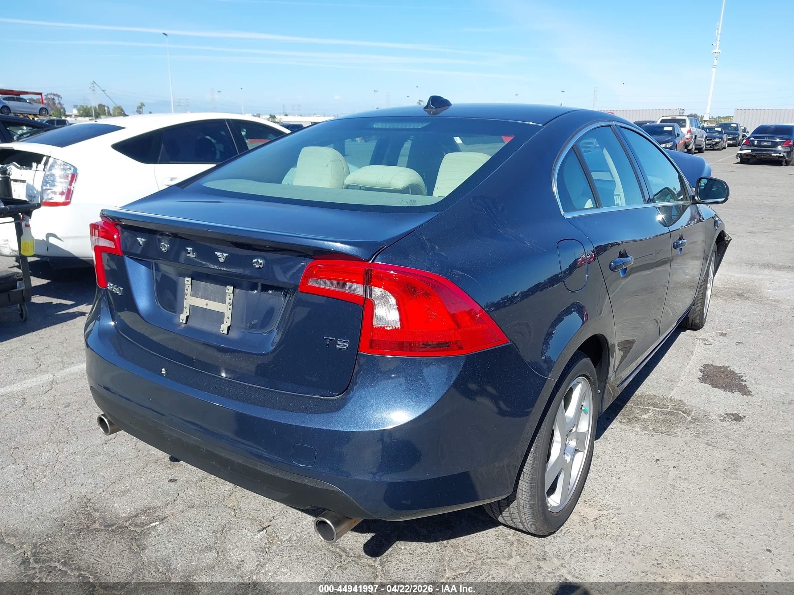 VOLVO S60 image 4