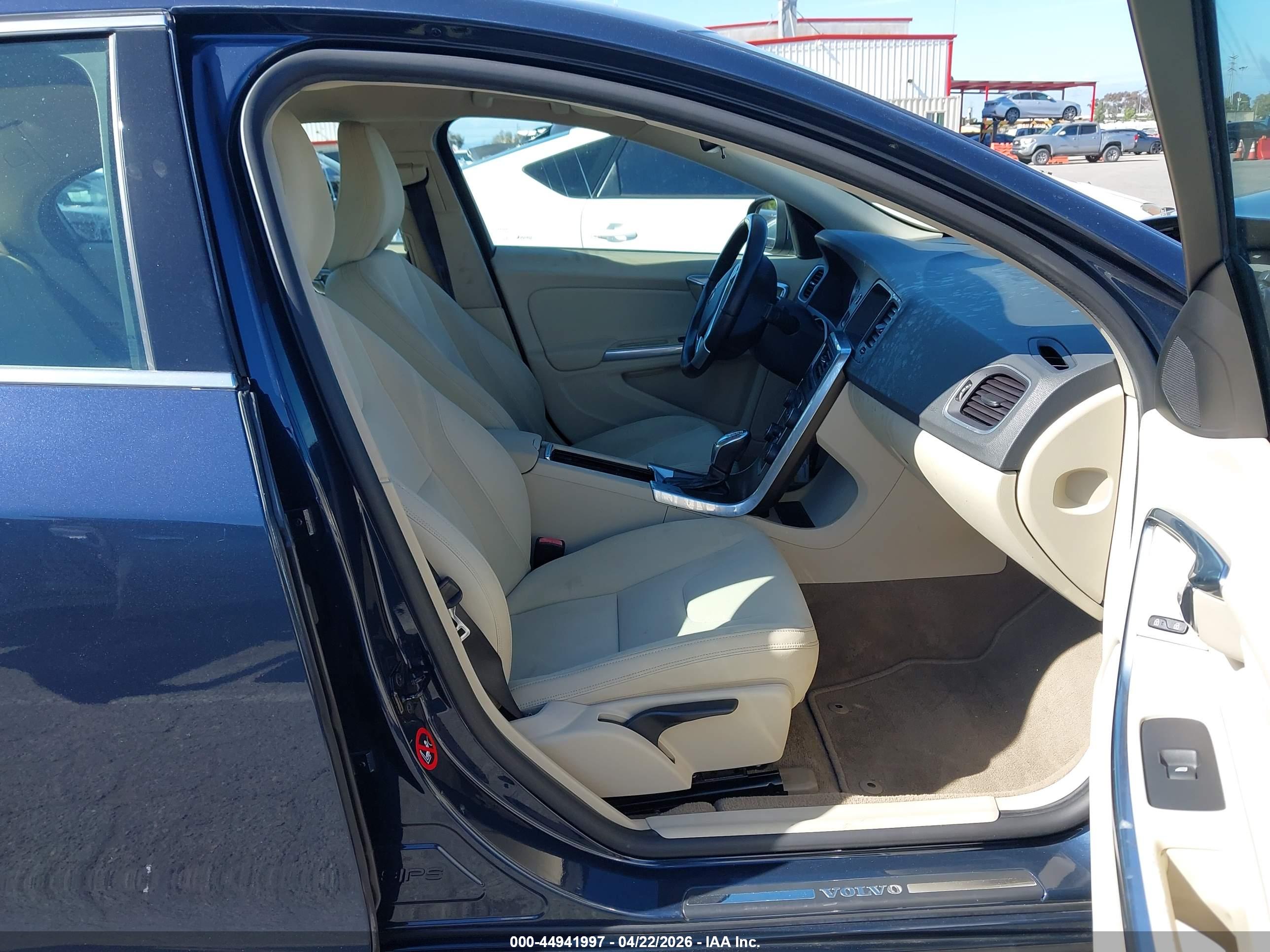 VOLVO S60 image 5
