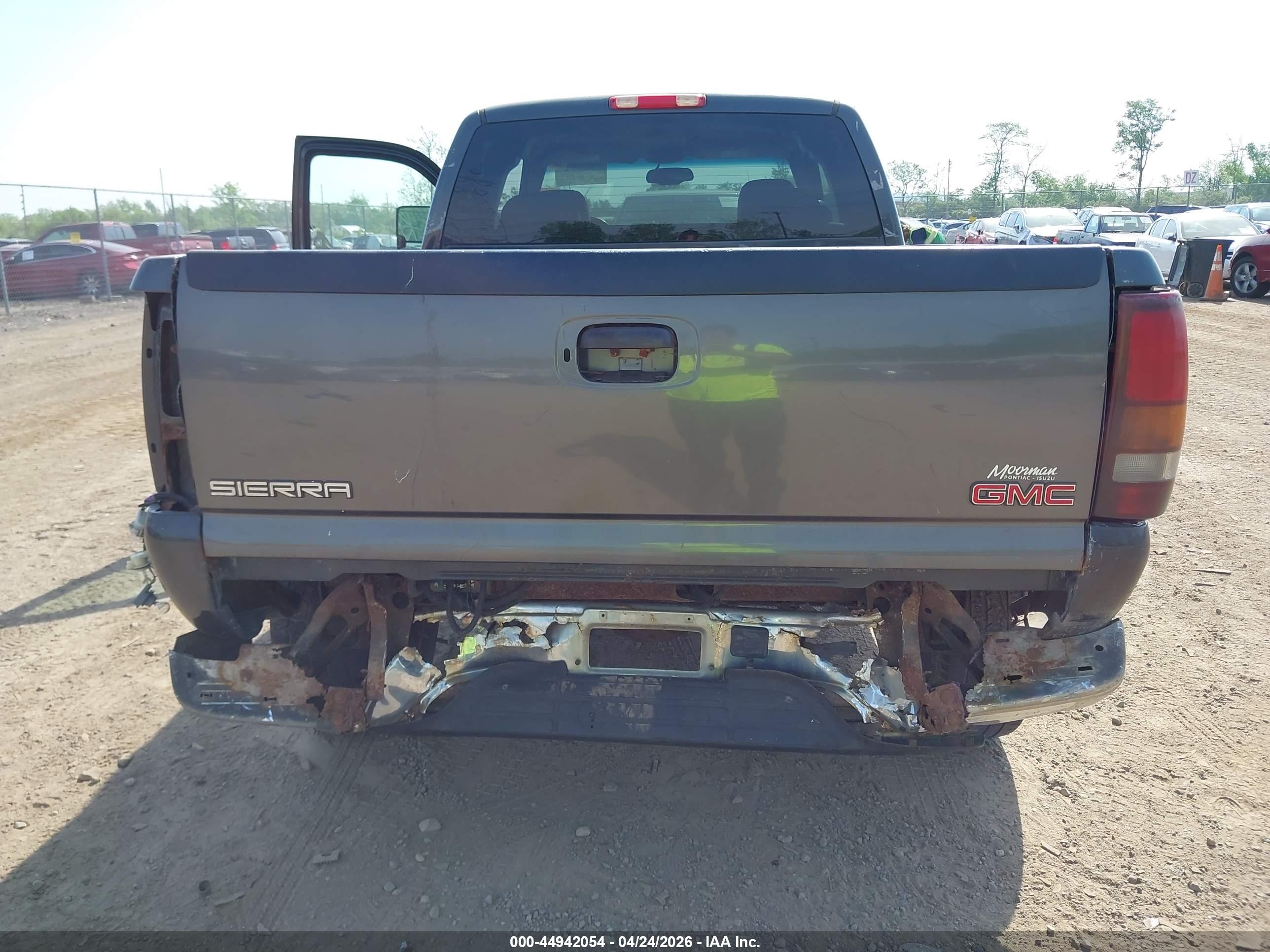 GMC SIERRA image 6