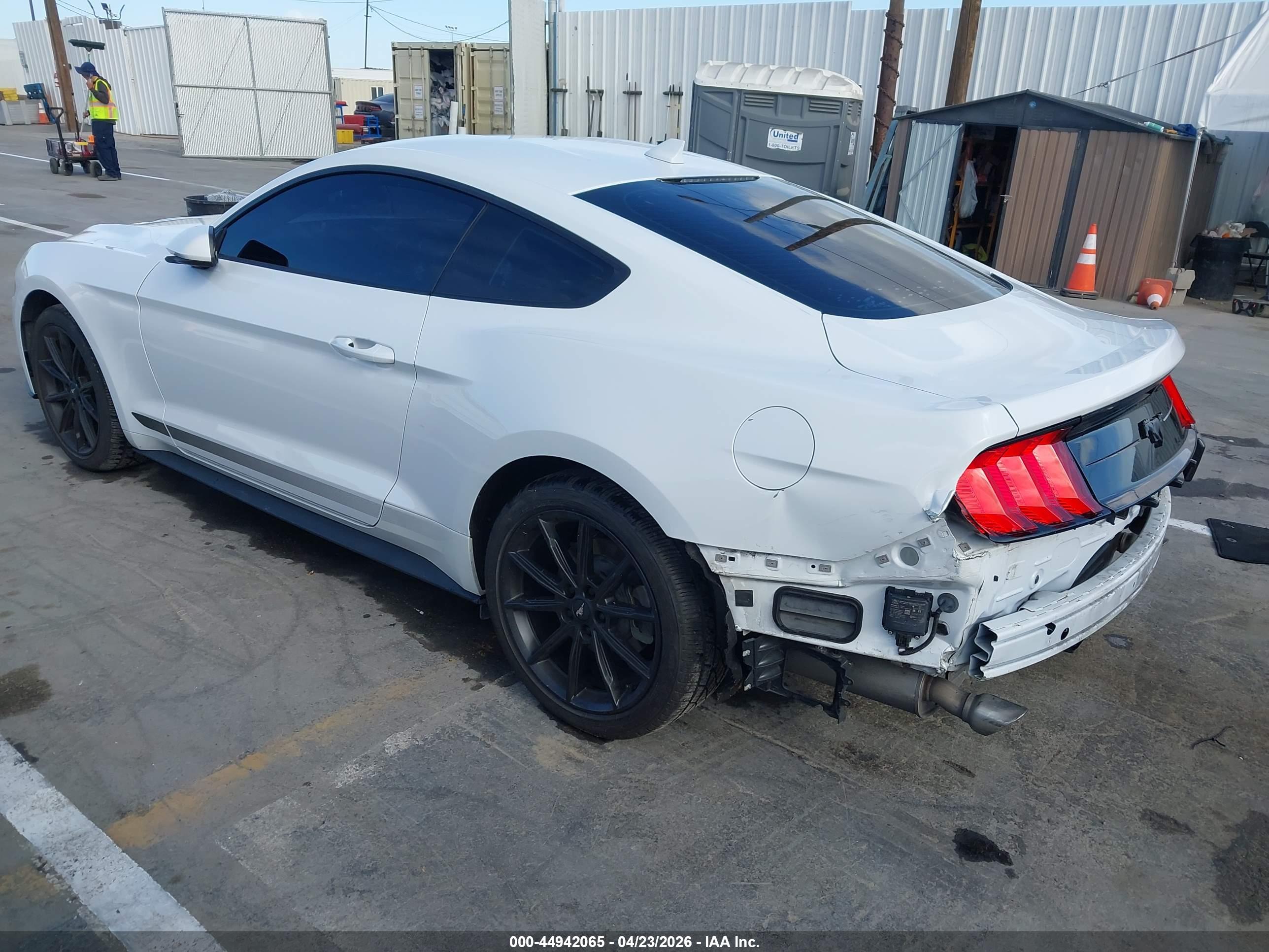 FORD MUSTANG image 3
