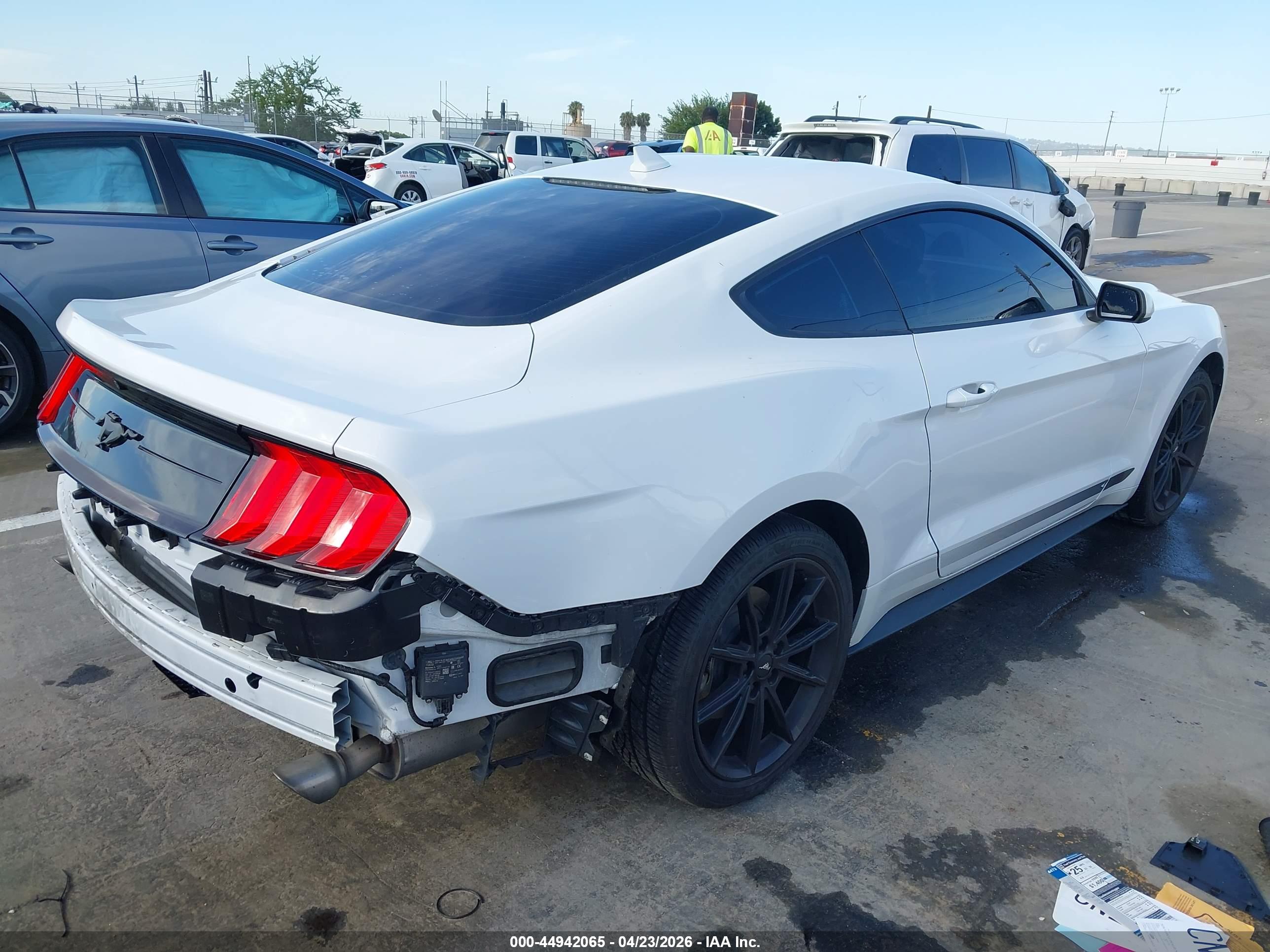 FORD MUSTANG image 4