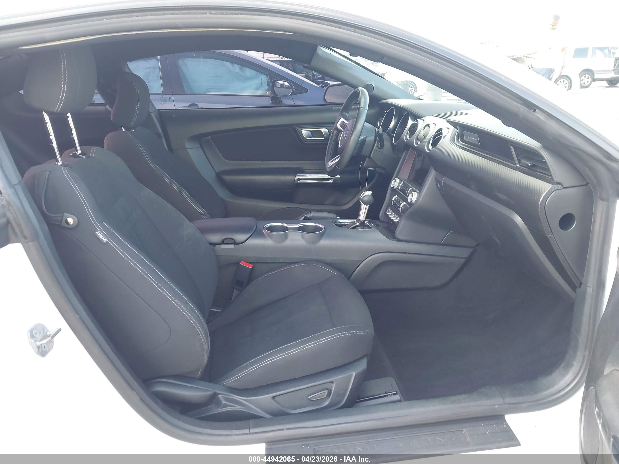FORD MUSTANG image 5