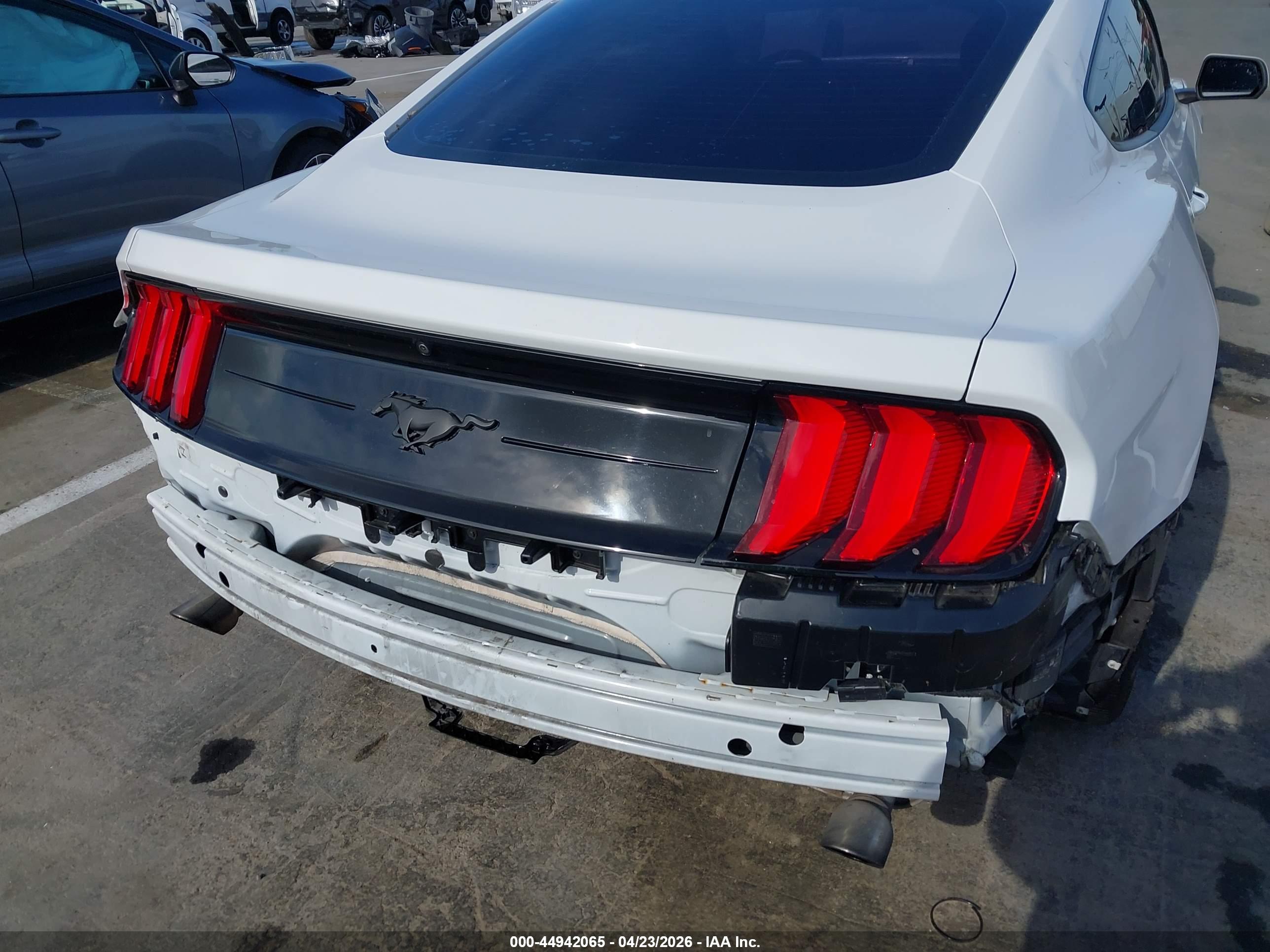 FORD MUSTANG image 6