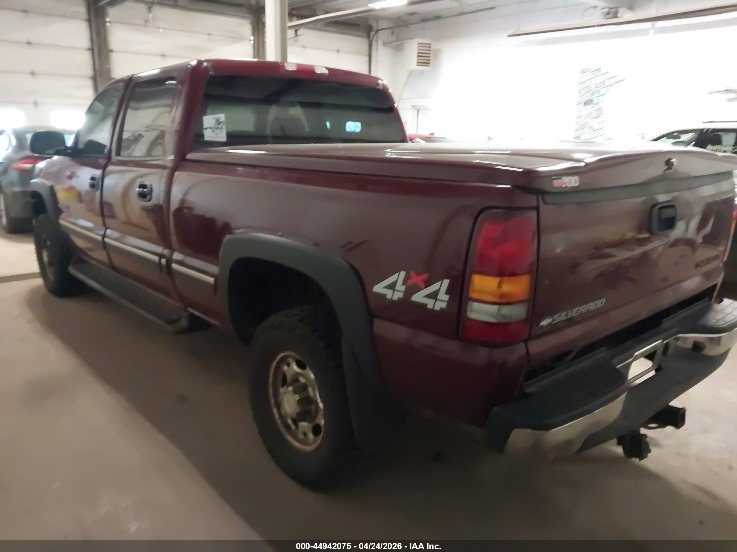 CHEVROLET SILVERADO image 3