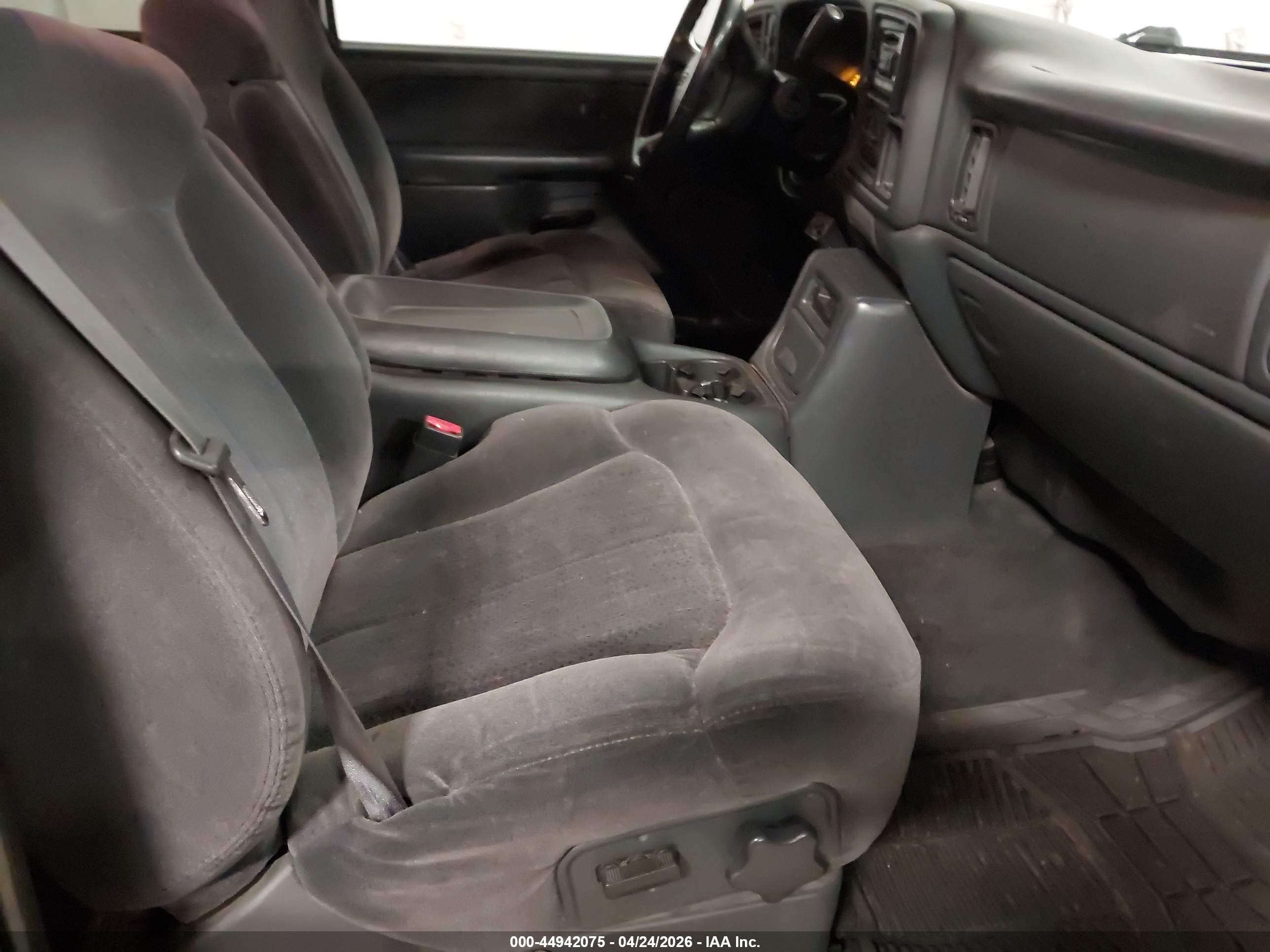 CHEVROLET SILVERADO image 5