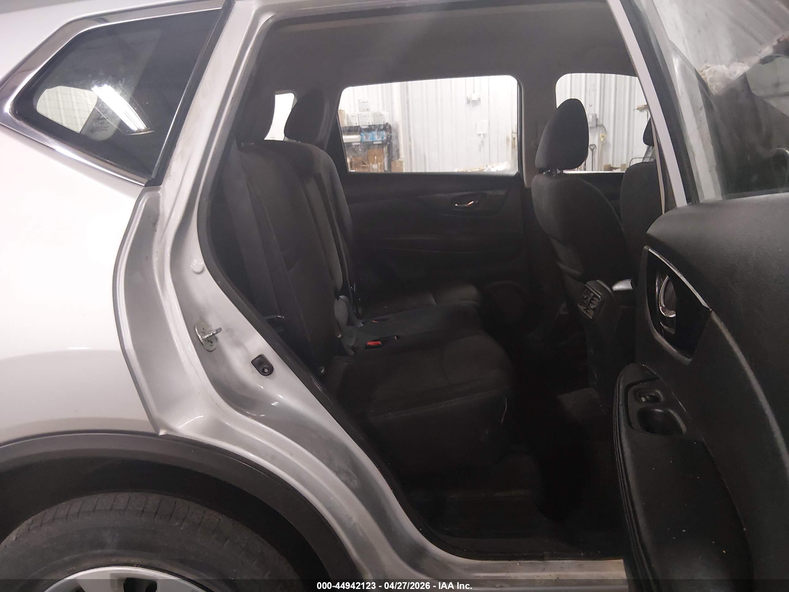 NISSAN ROGUE image 8