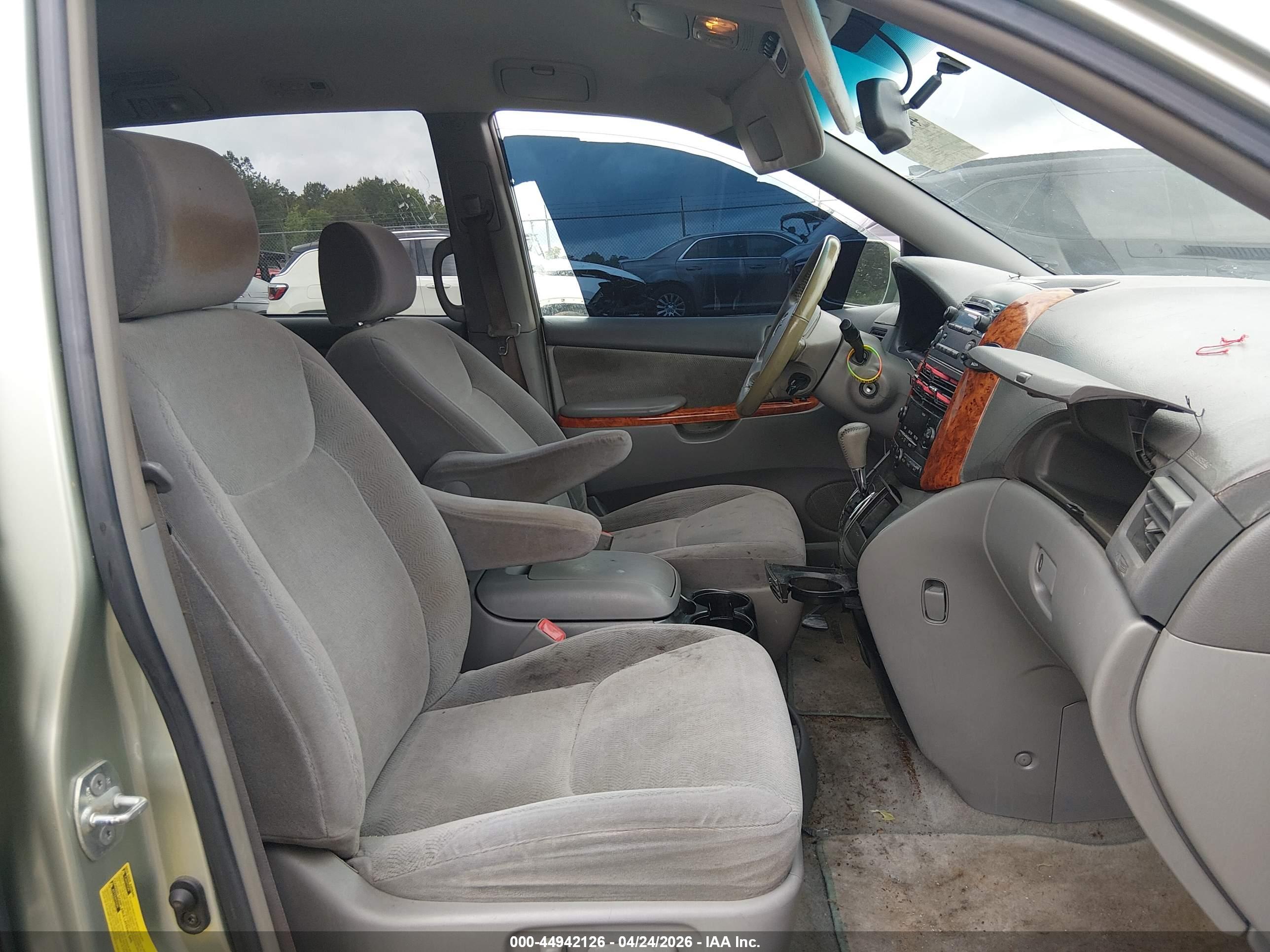 TOYOTA SIENNA image 5