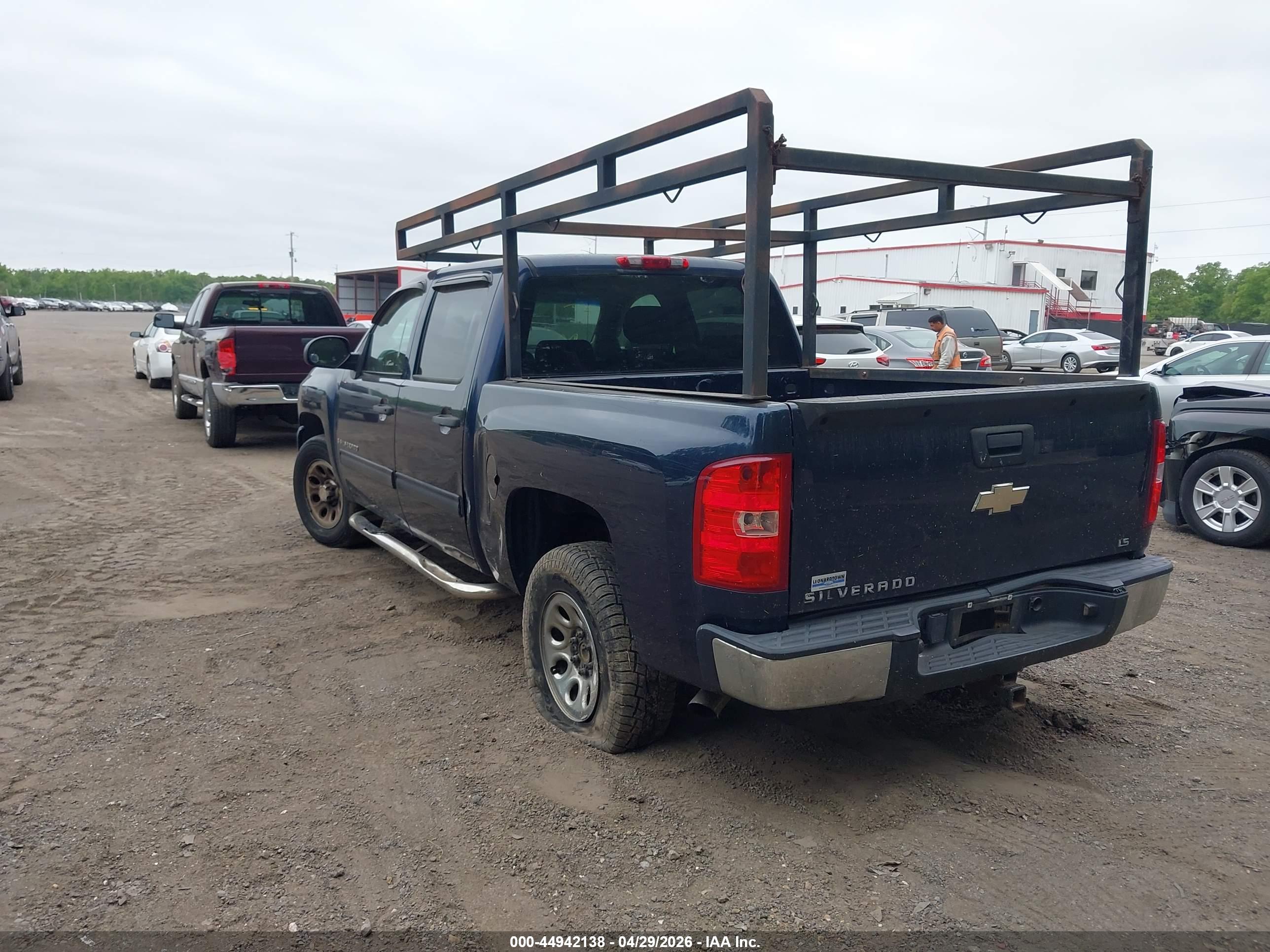 CHEVROLET SILVERADO image 3