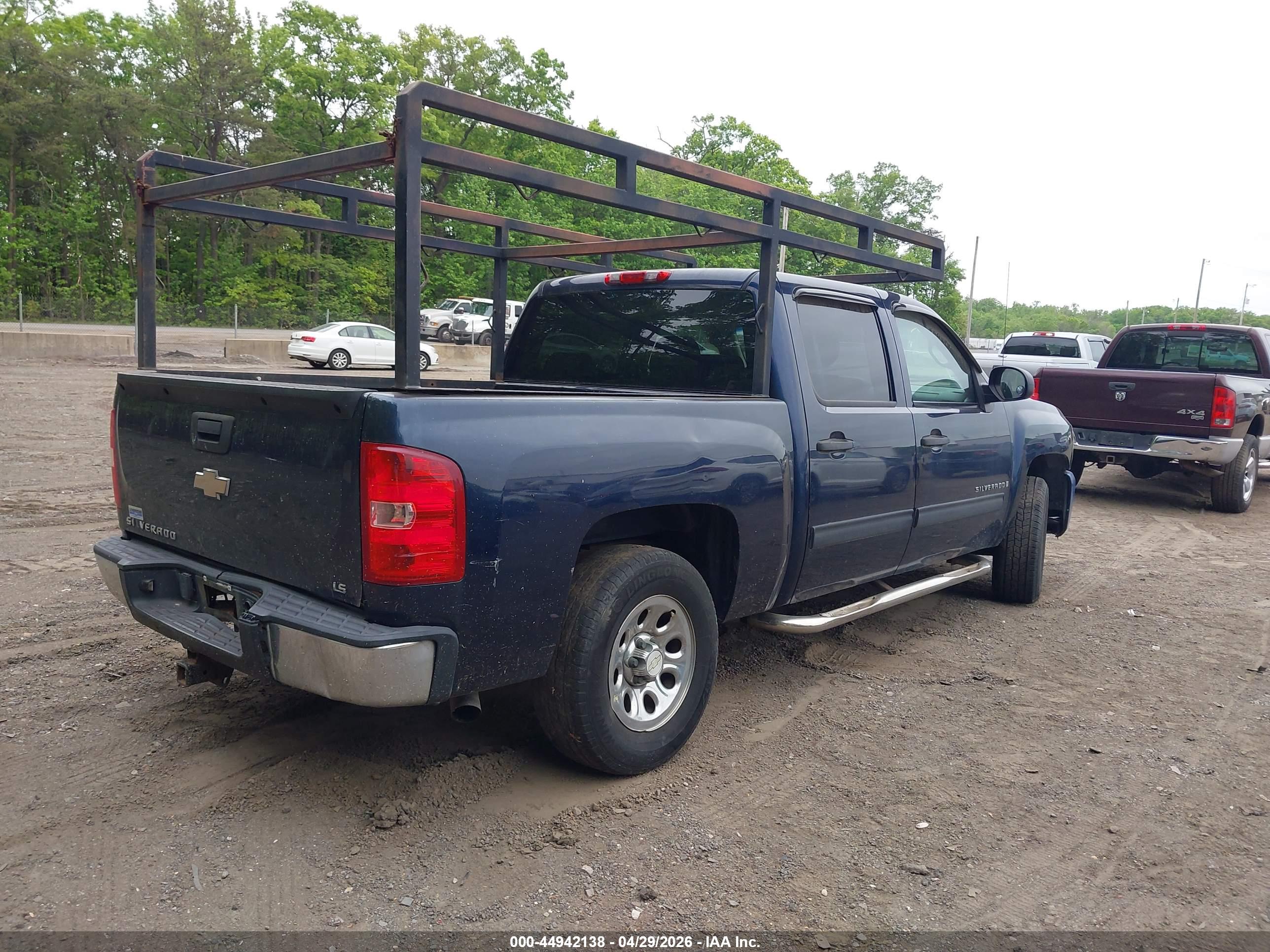 CHEVROLET SILVERADO image 4