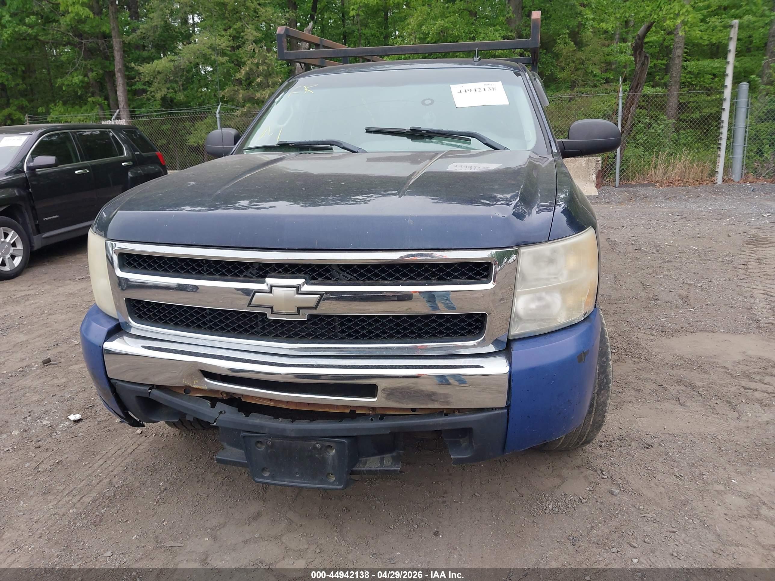 CHEVROLET SILVERADO image 6