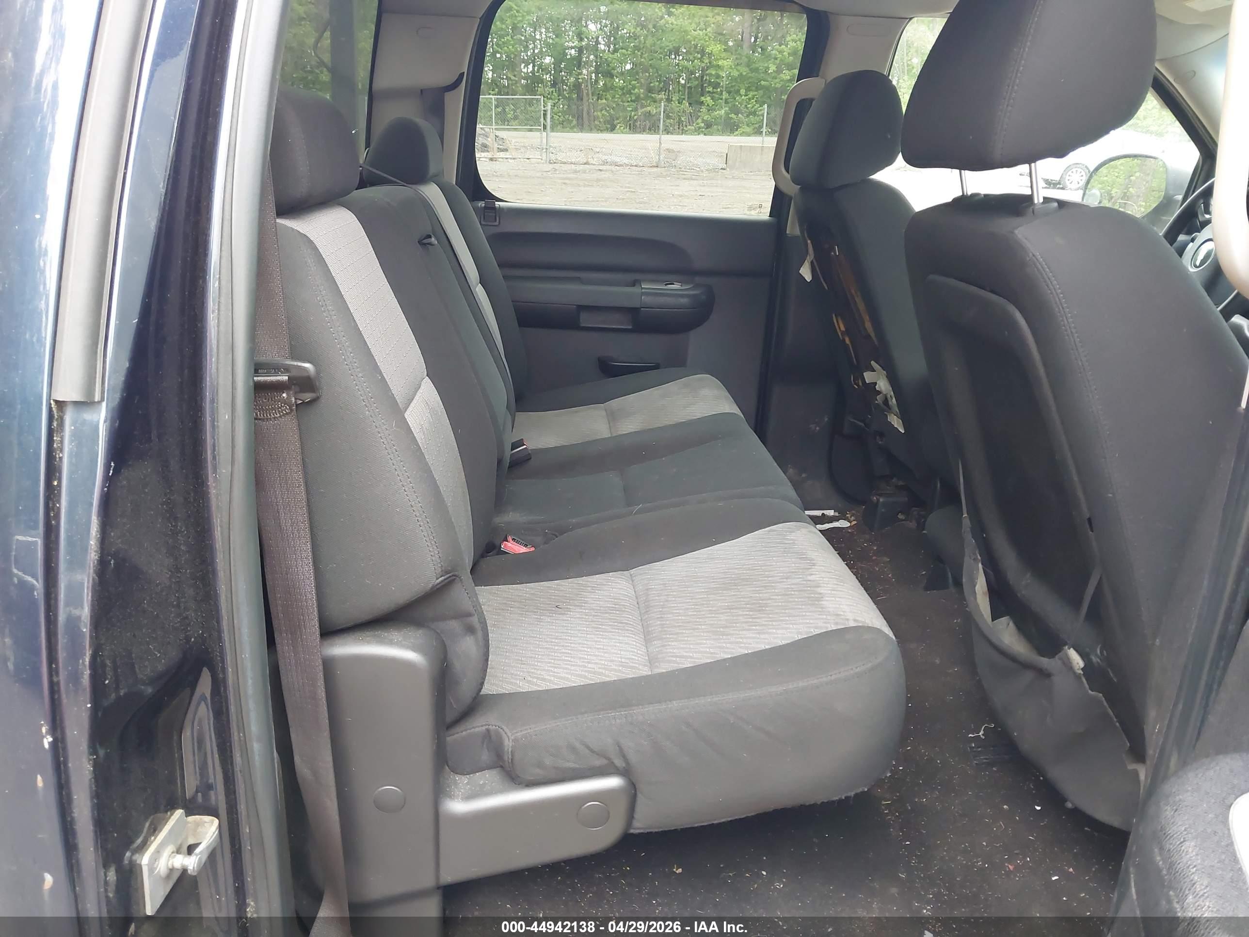 CHEVROLET SILVERADO image 8