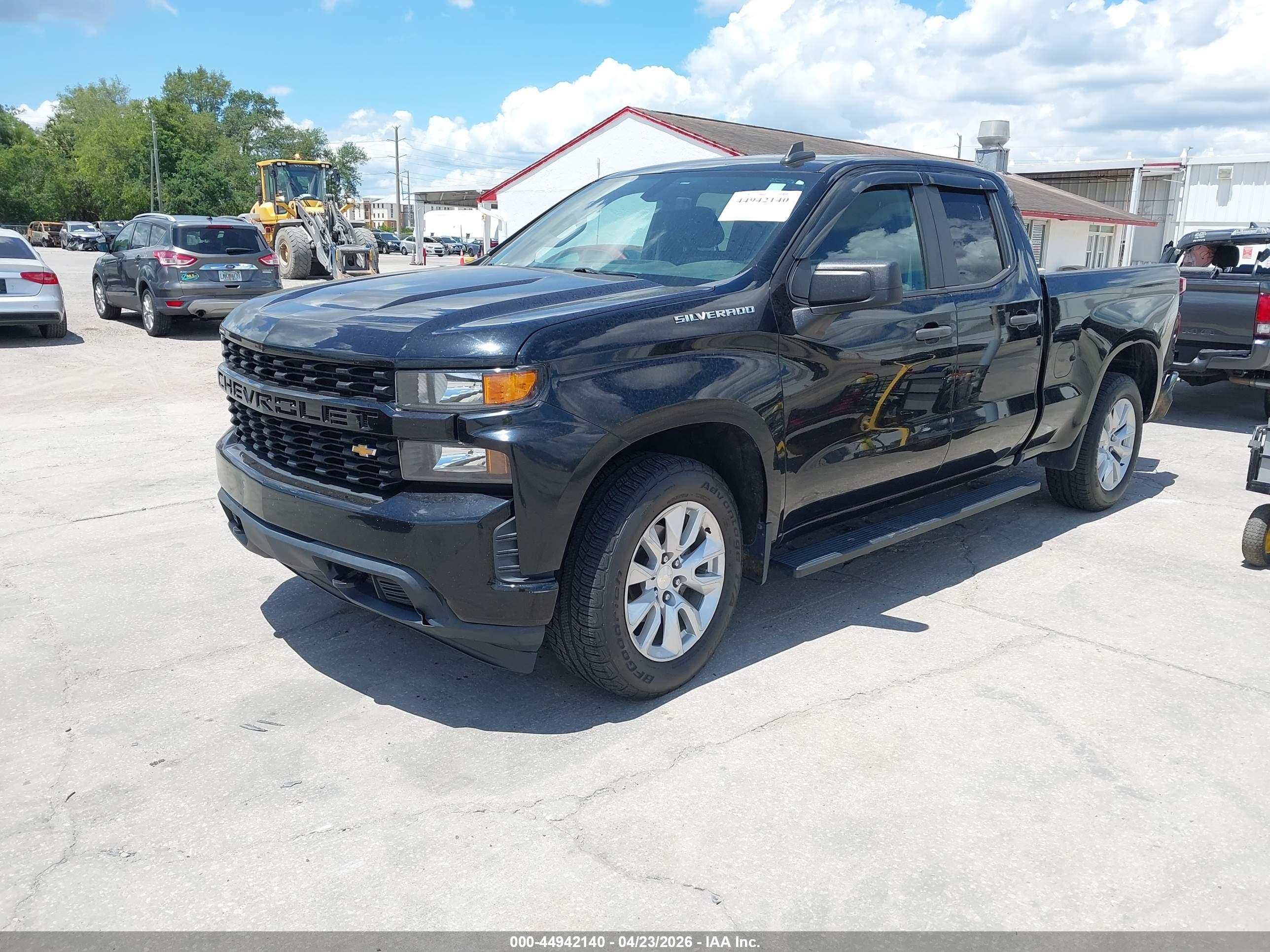 CHEVROLET SILVERADO image 2