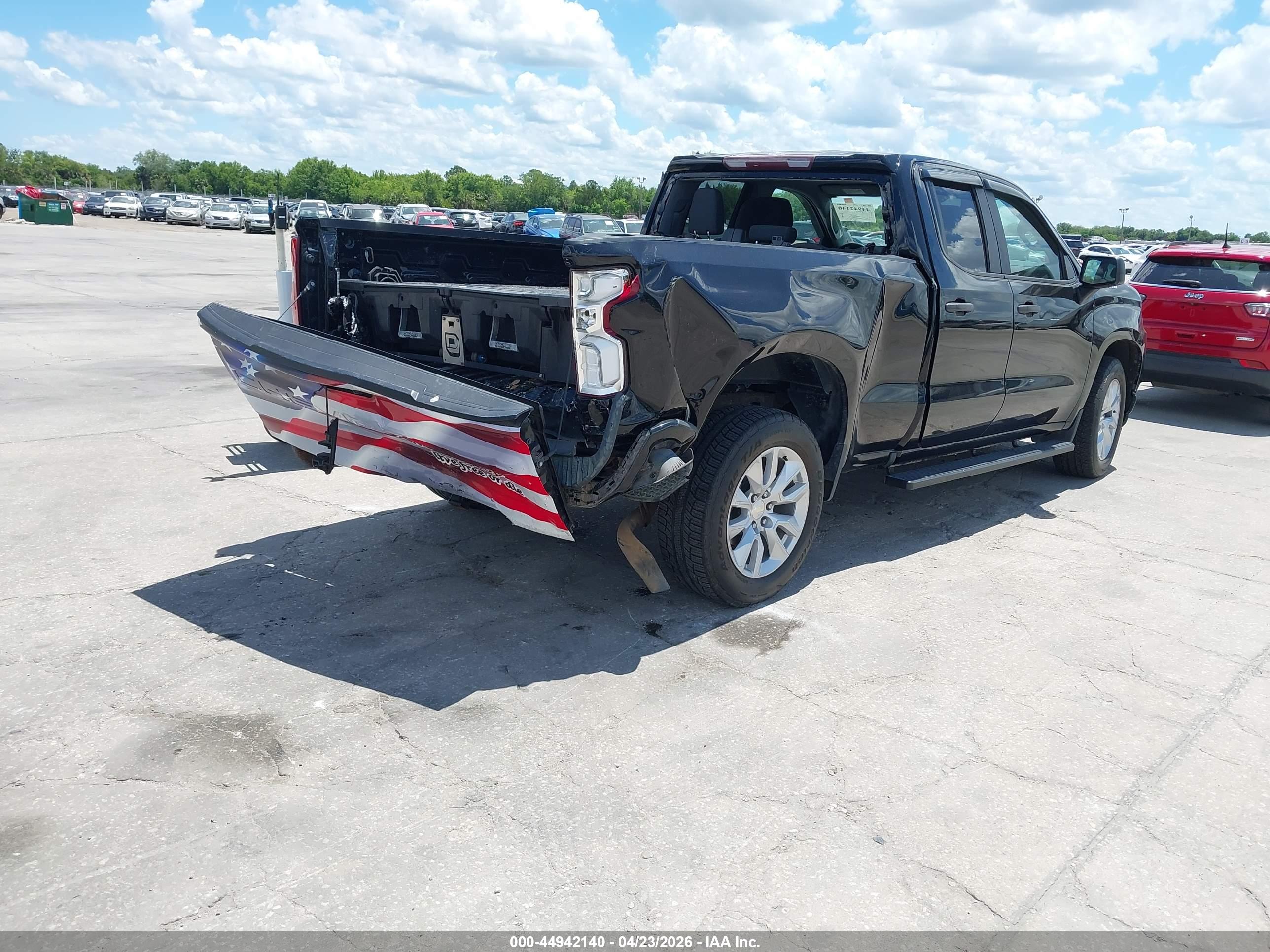 CHEVROLET SILVERADO image 4