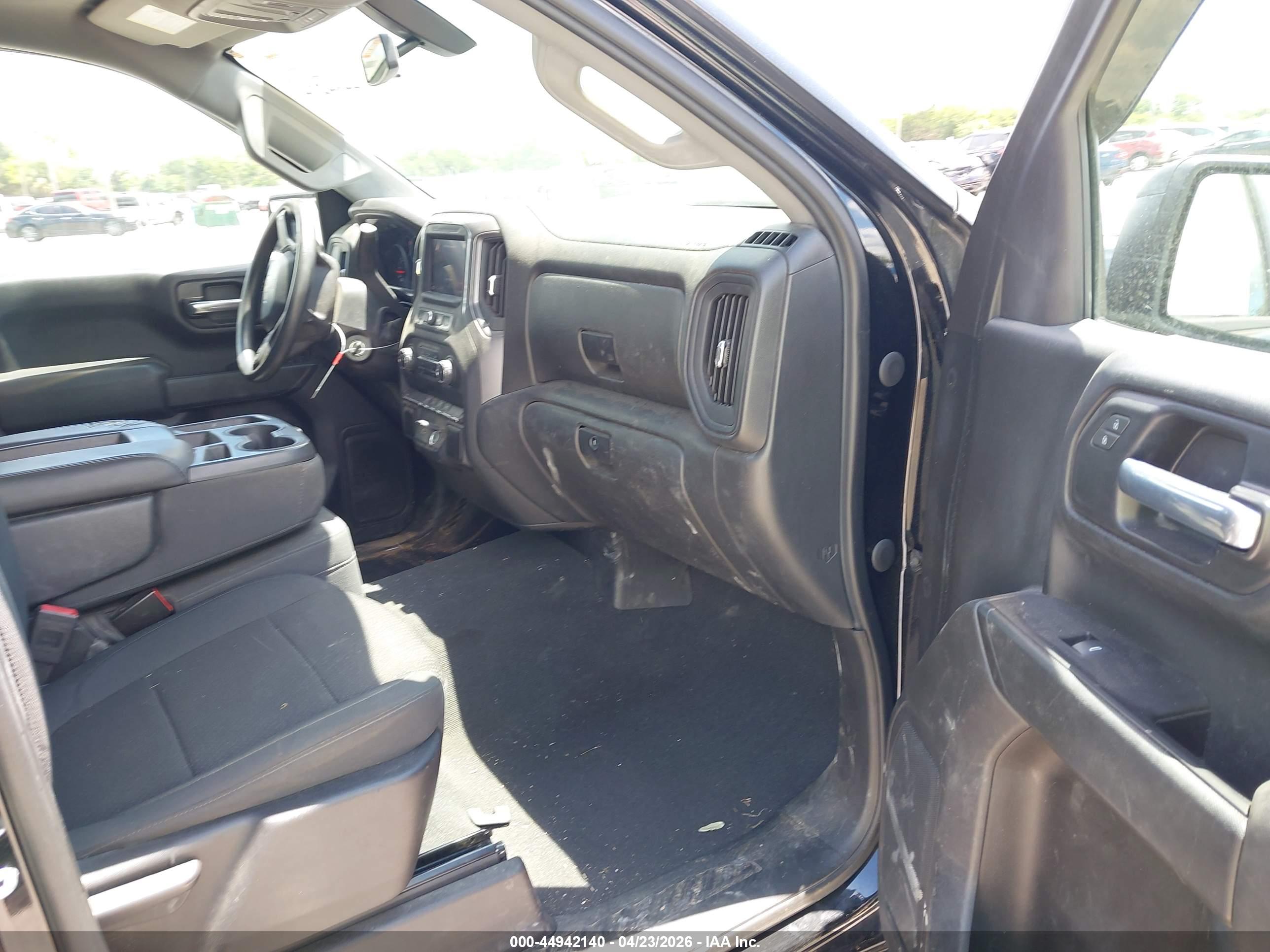 CHEVROLET SILVERADO image 5
