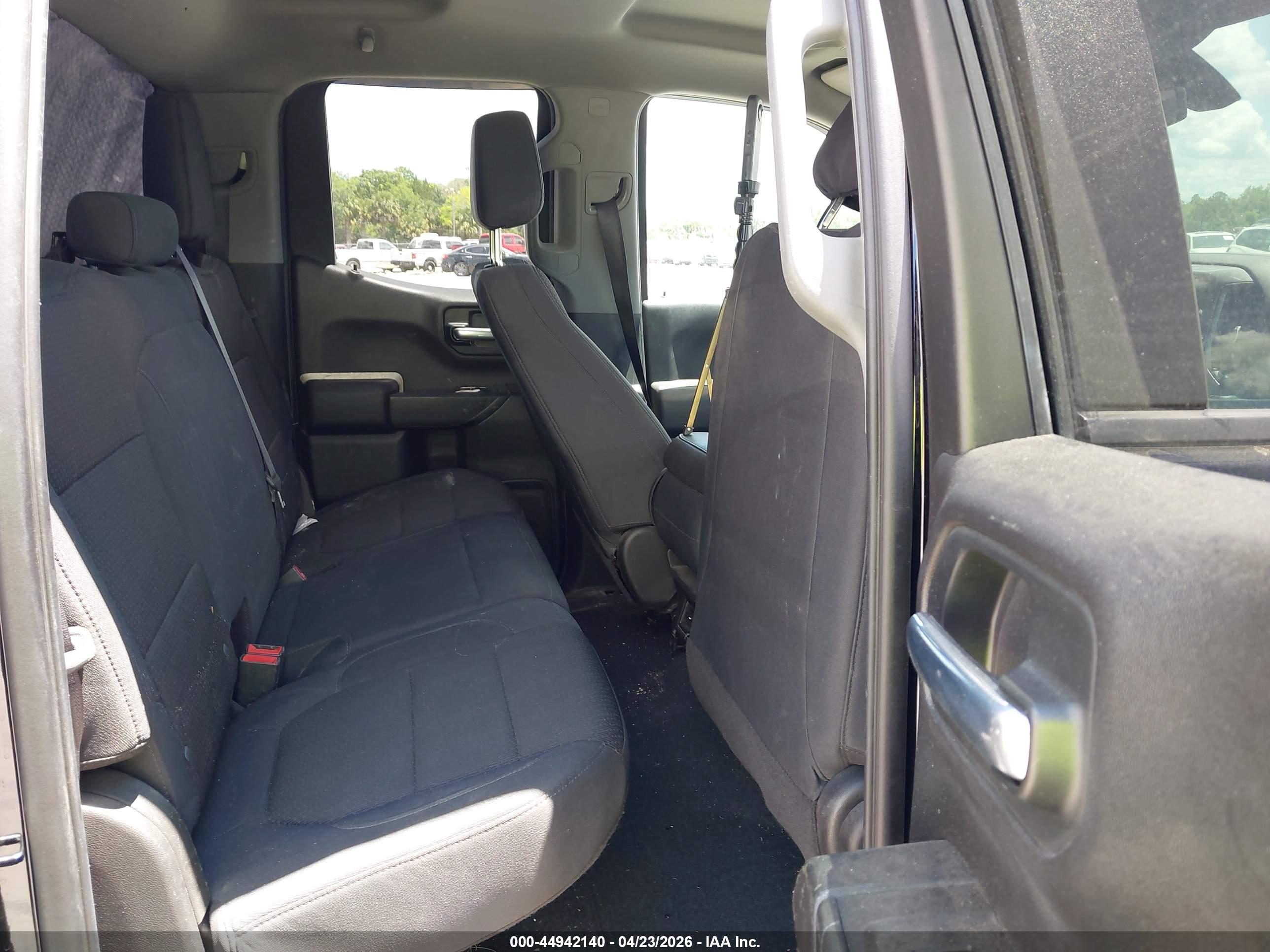 CHEVROLET SILVERADO image 8