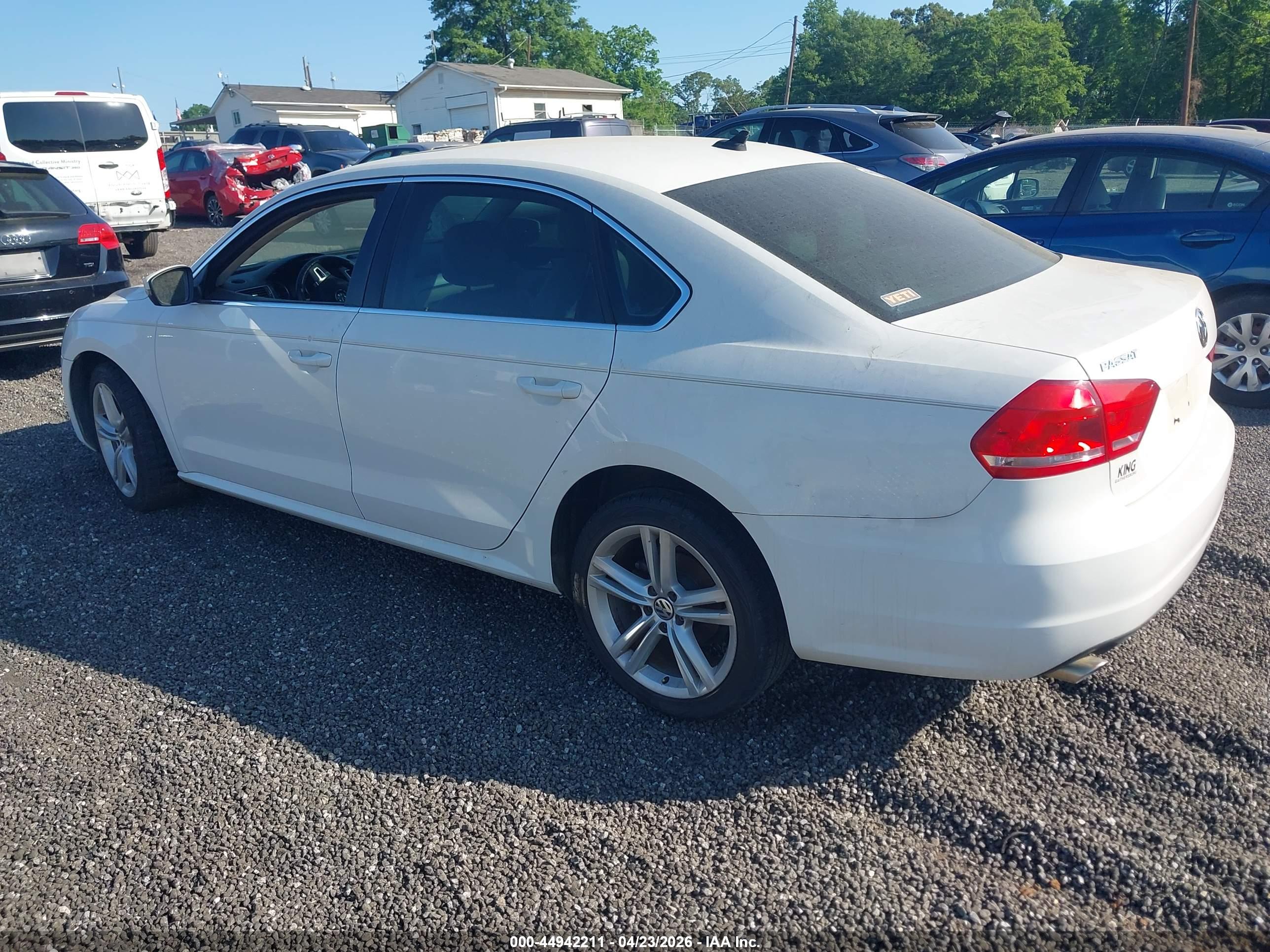 VOLKSWAGEN PASSAT image 3