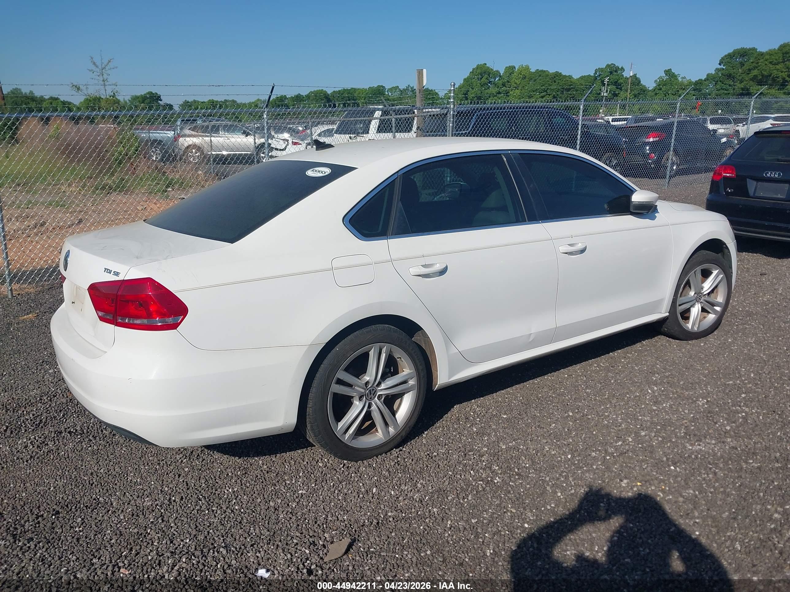 VOLKSWAGEN PASSAT image 4