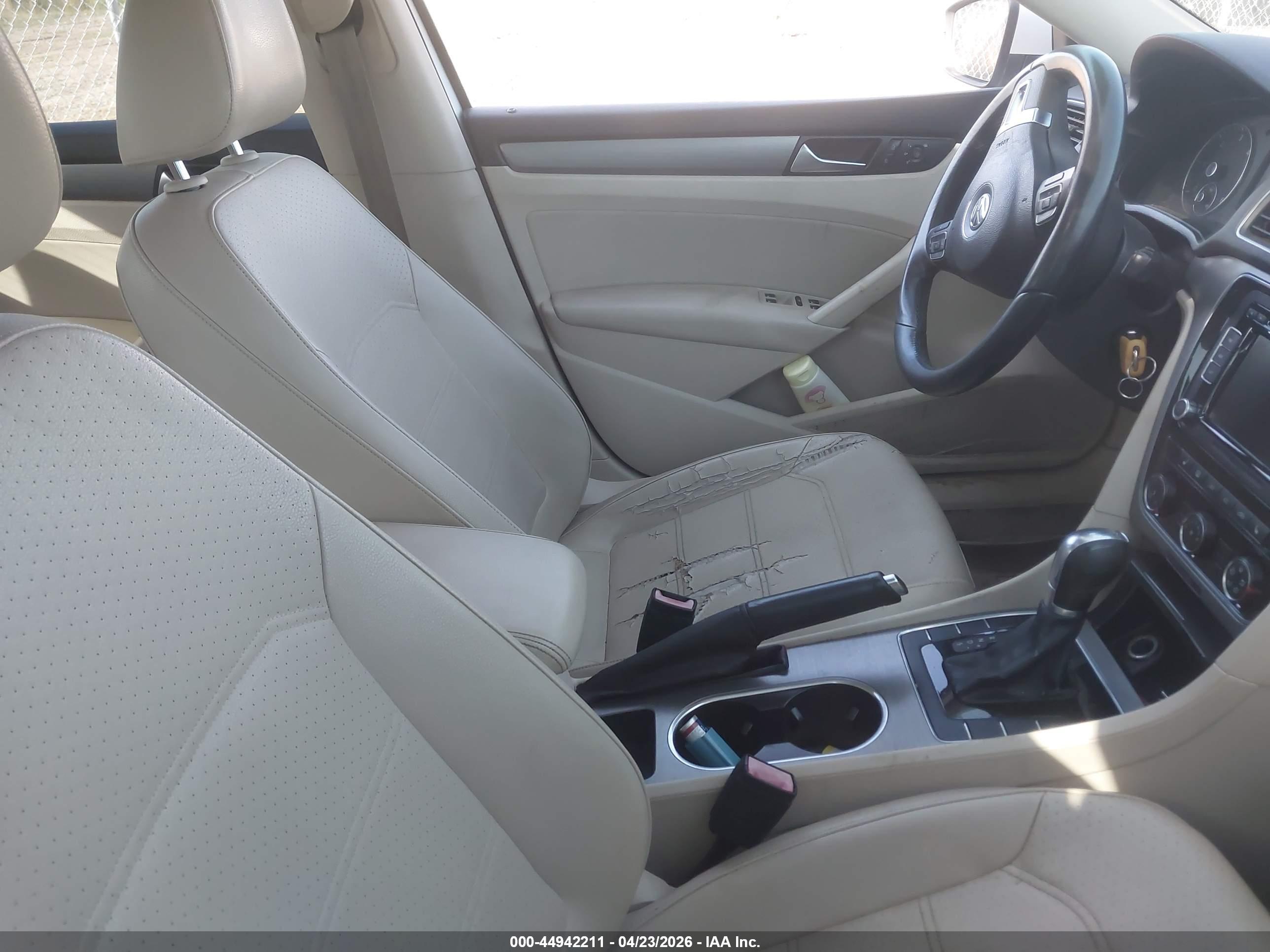 VOLKSWAGEN PASSAT image 5