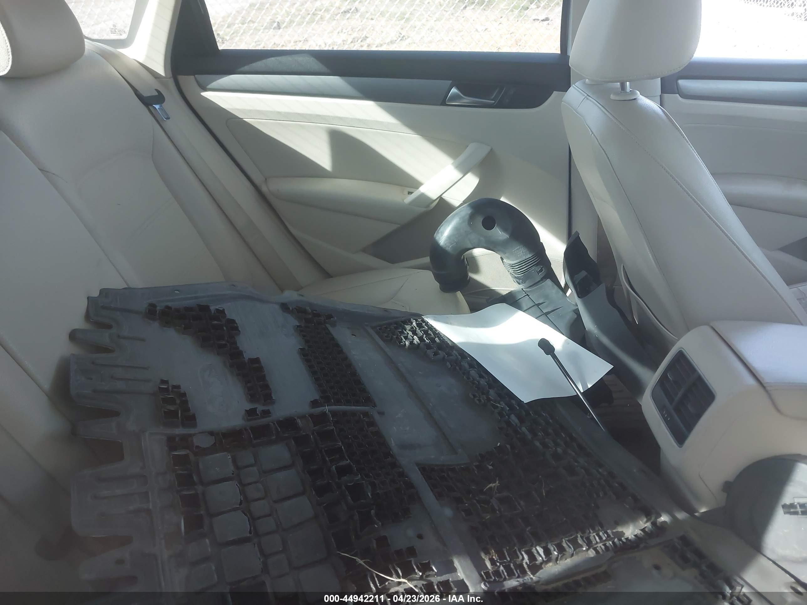 VOLKSWAGEN PASSAT image 8
