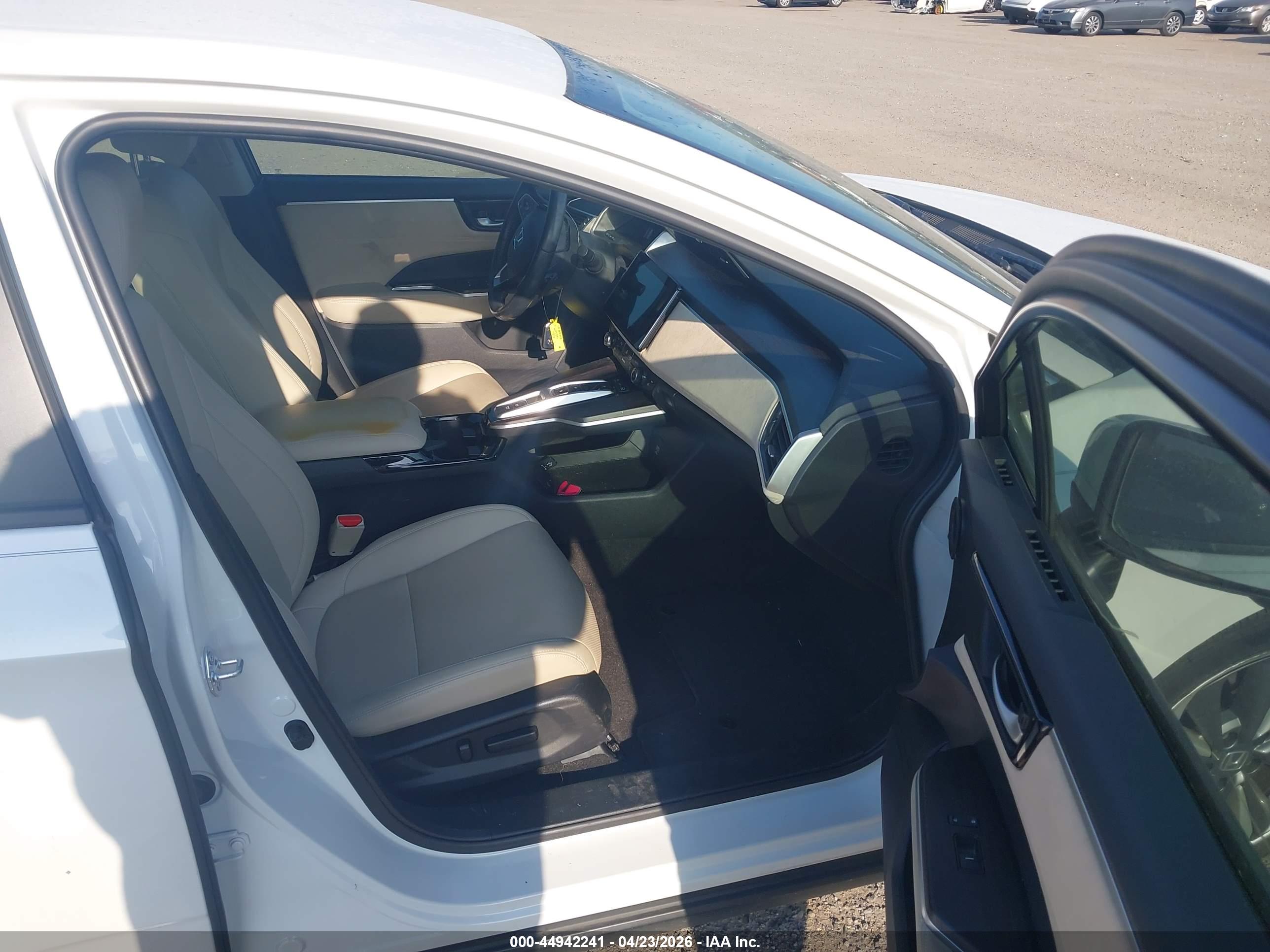 HONDA CLARITY image 5