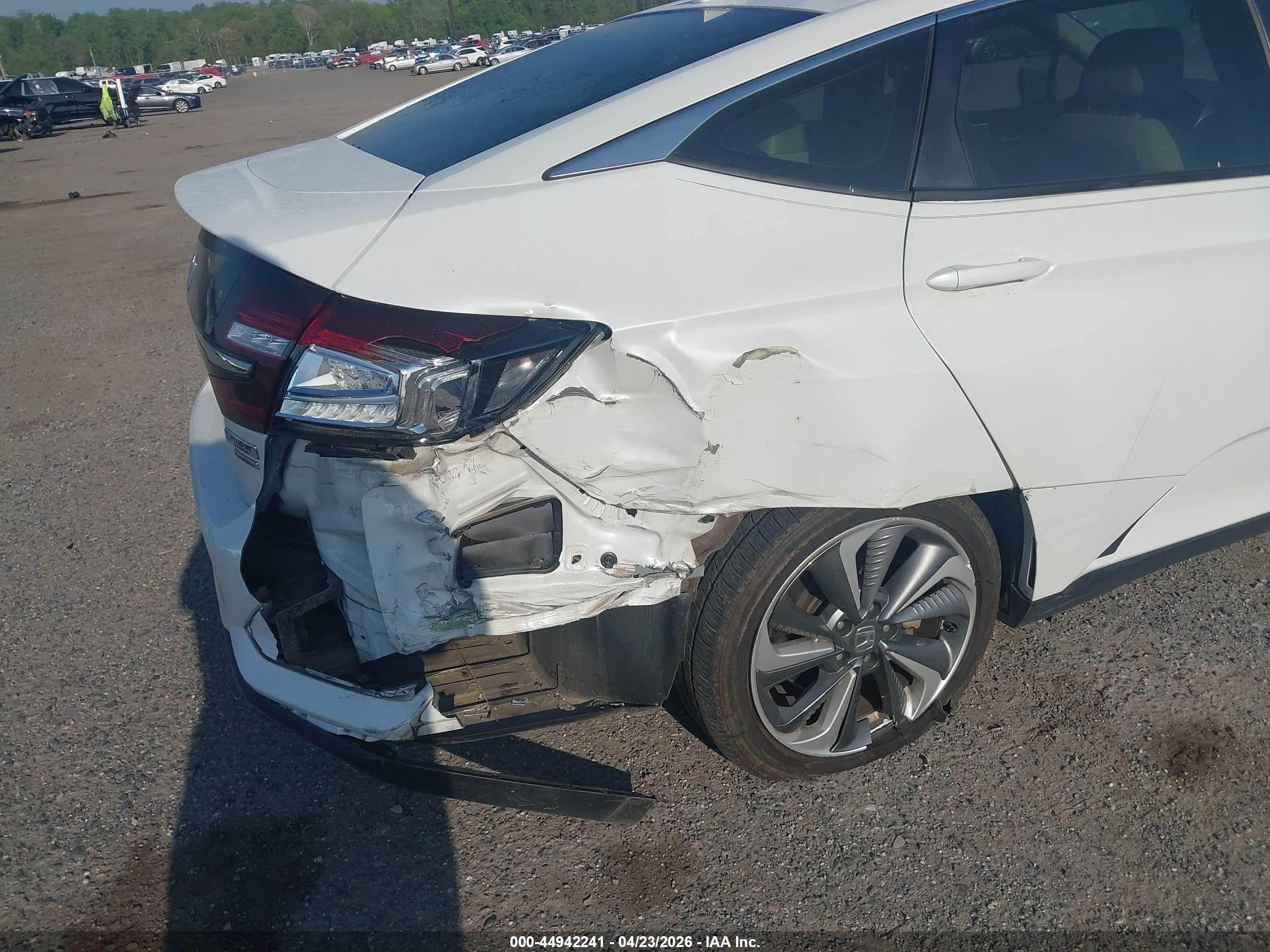 HONDA CLARITY image 6