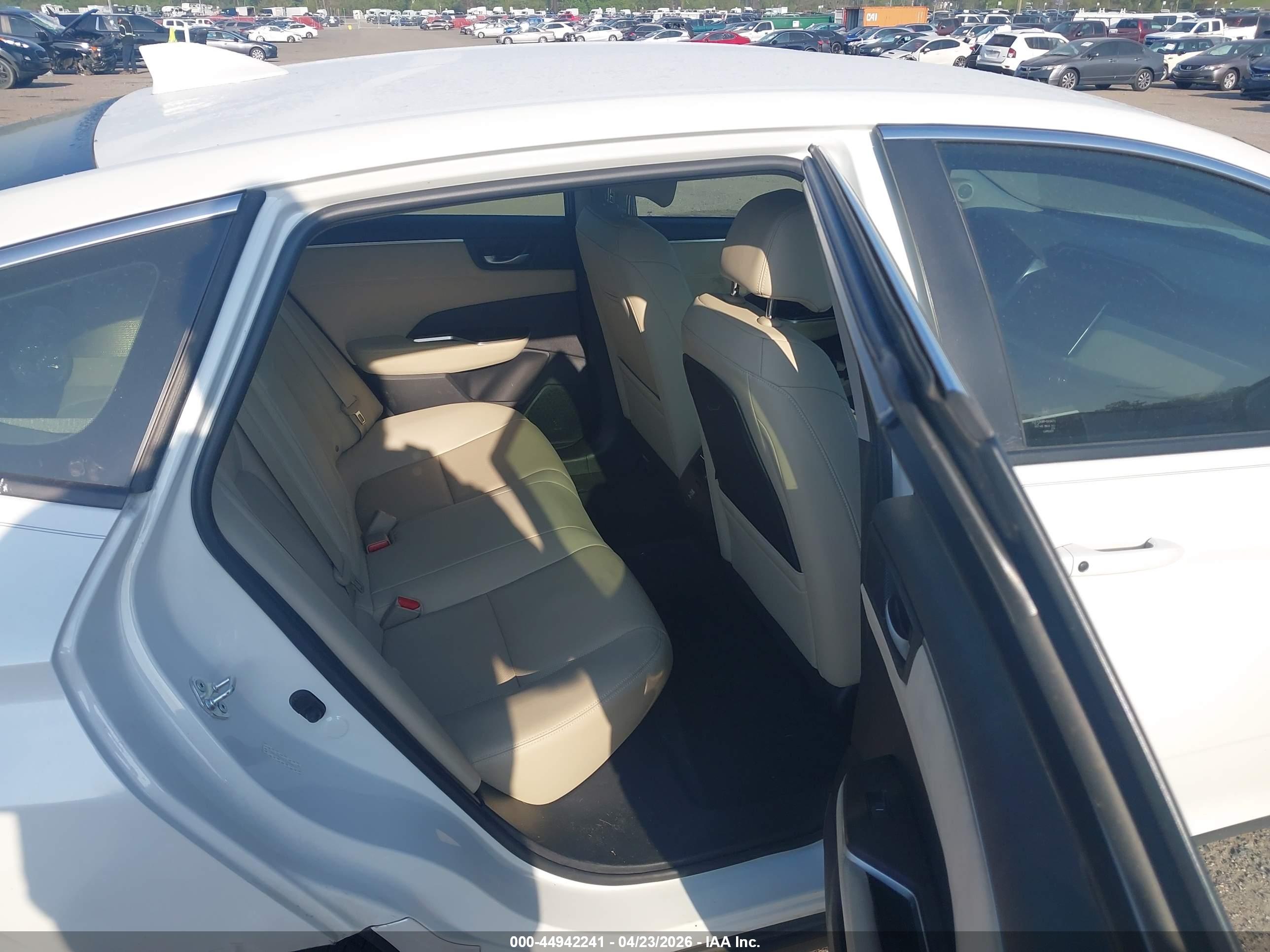 HONDA CLARITY image 8