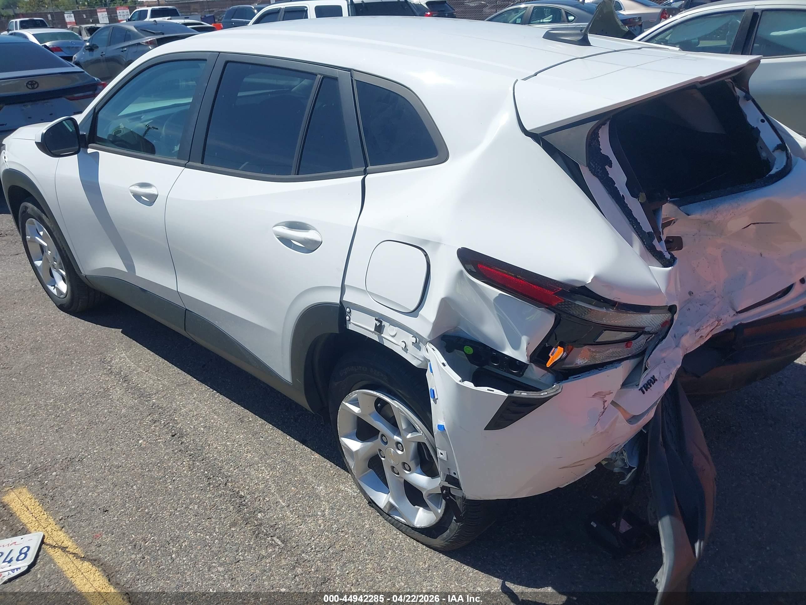 CHEVROLET TRAX image 3