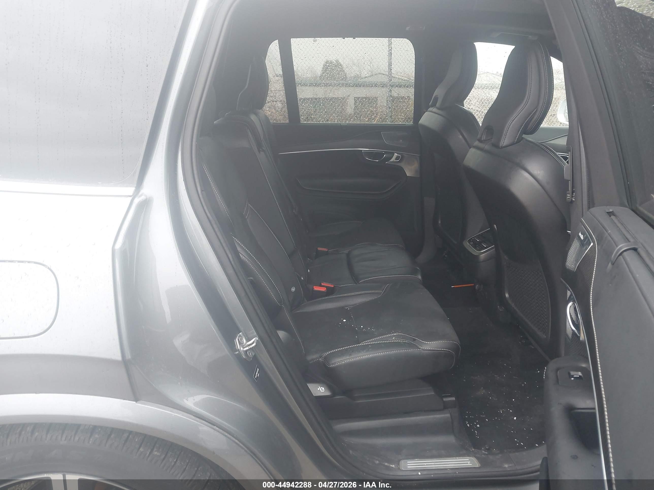 VOLVO XC90 image 8