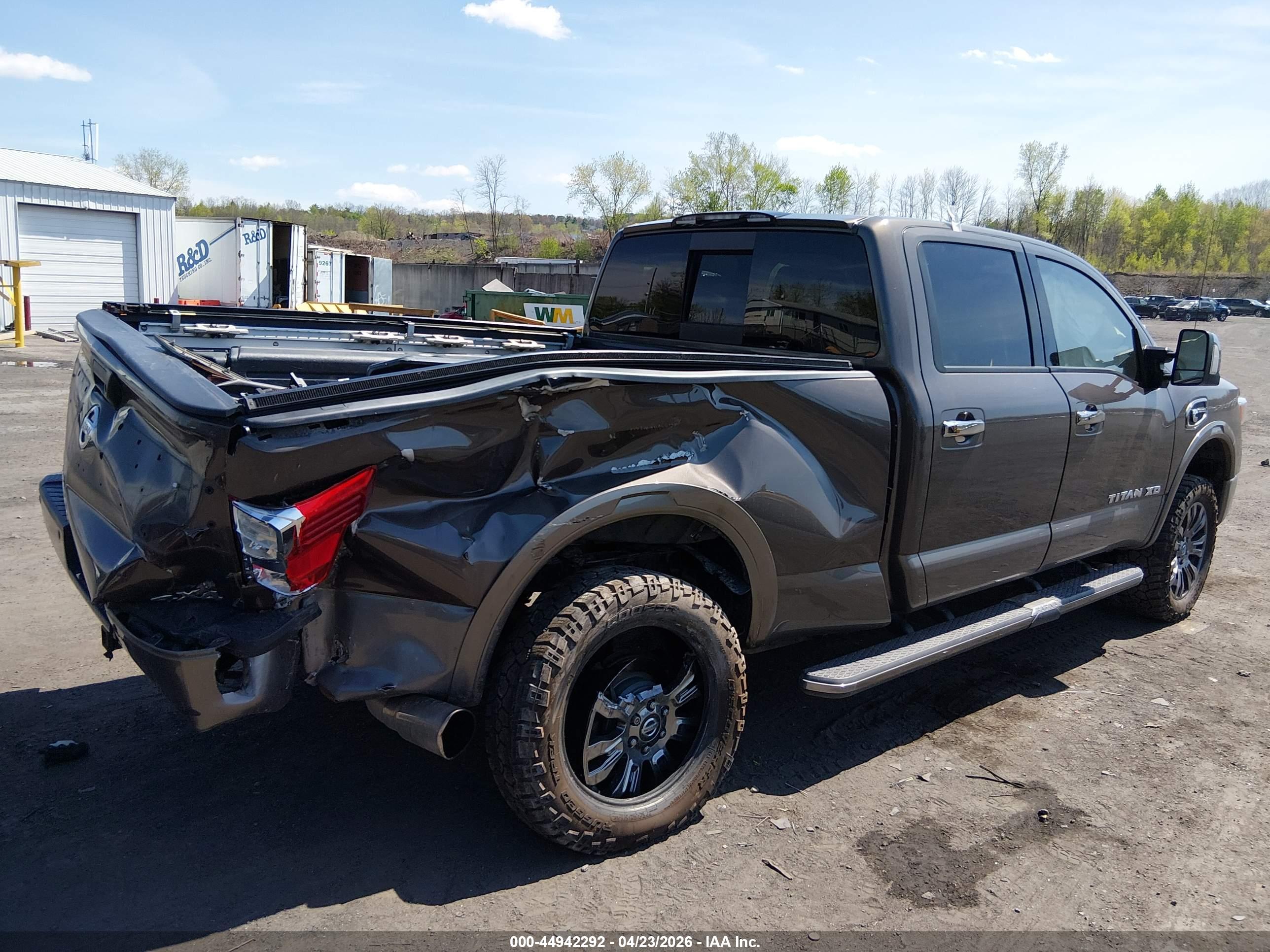 NISSAN TITAN image 4