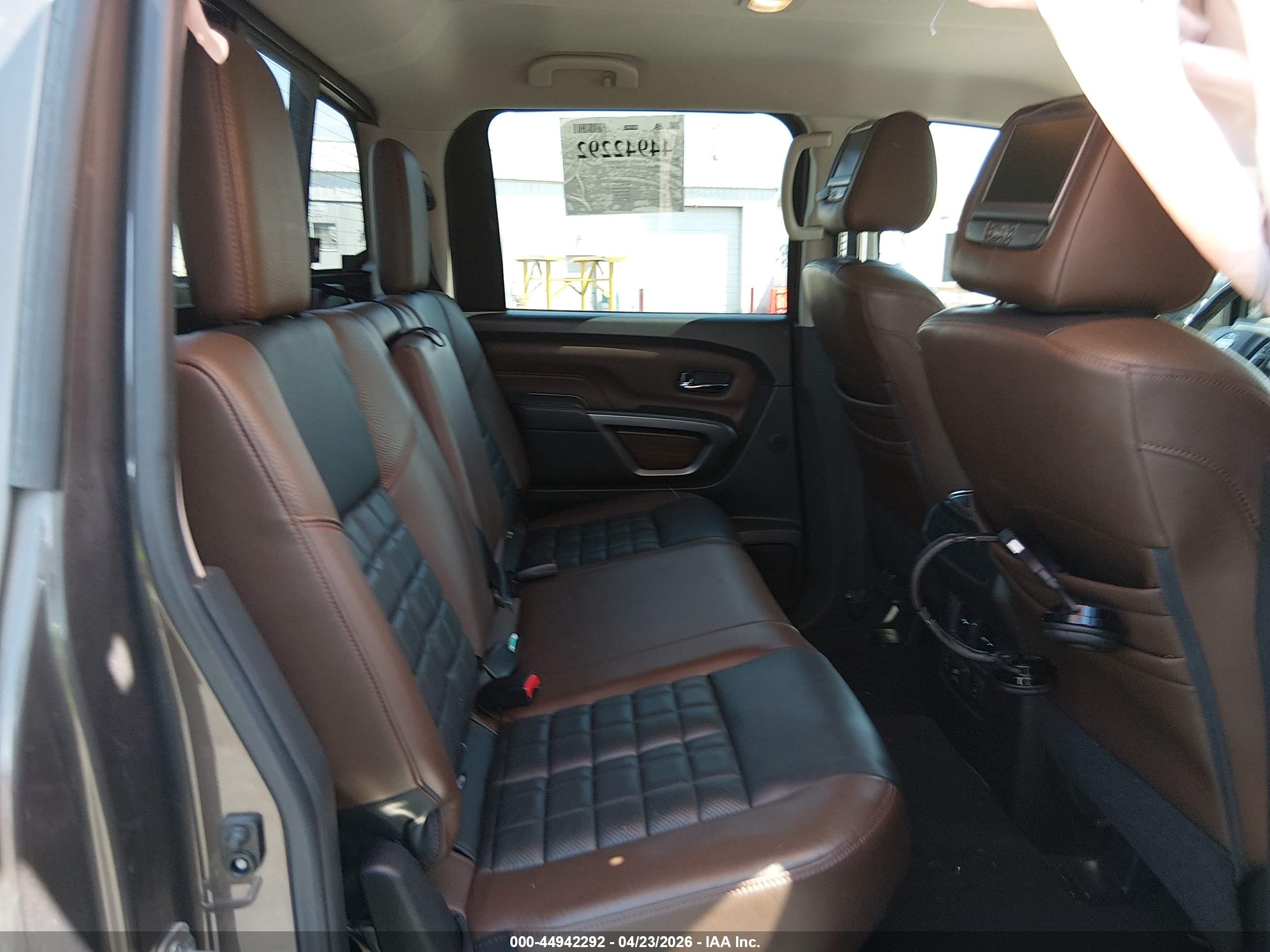 NISSAN TITAN image 8