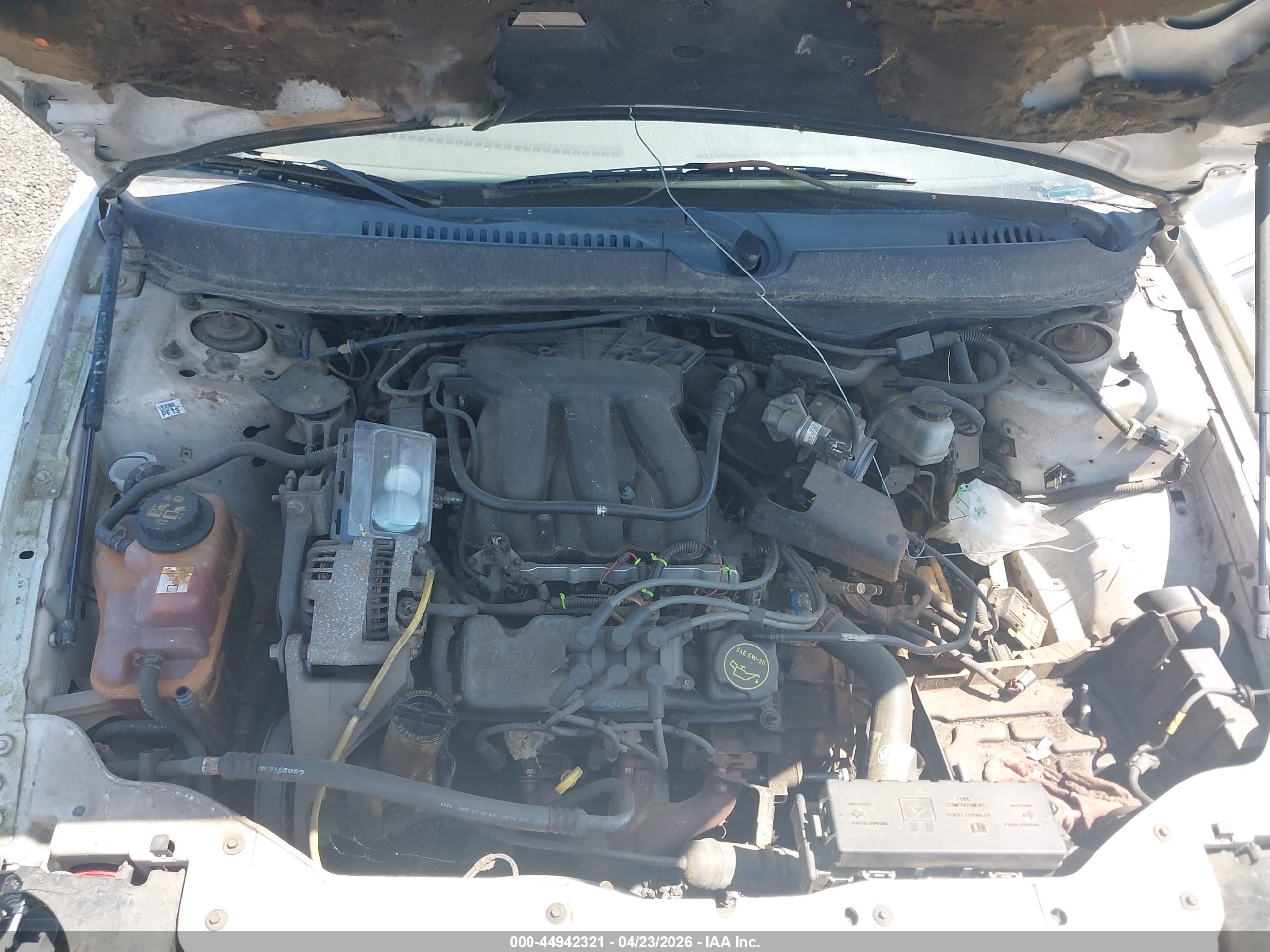 FORD TAURUS image 10