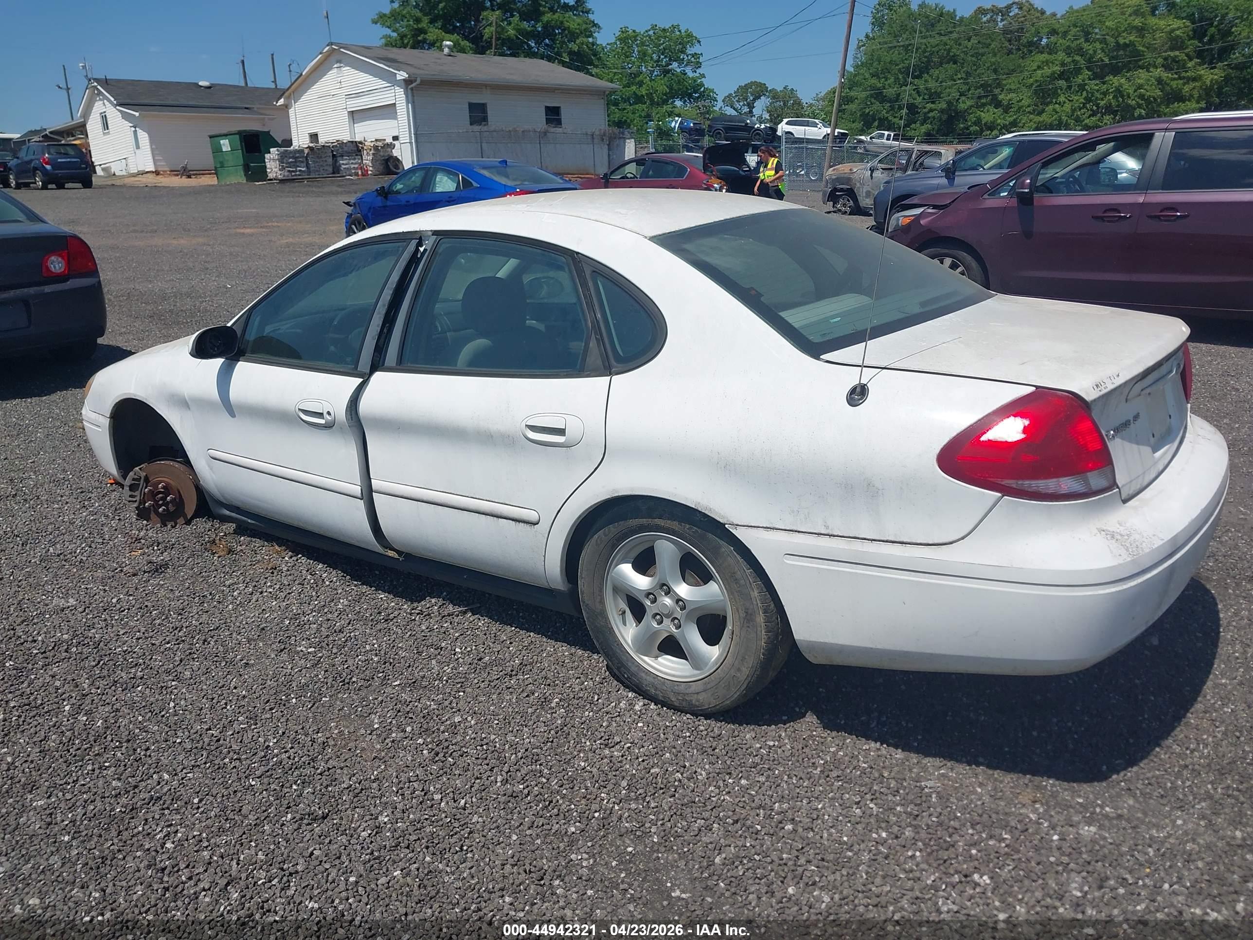 FORD TAURUS image 3