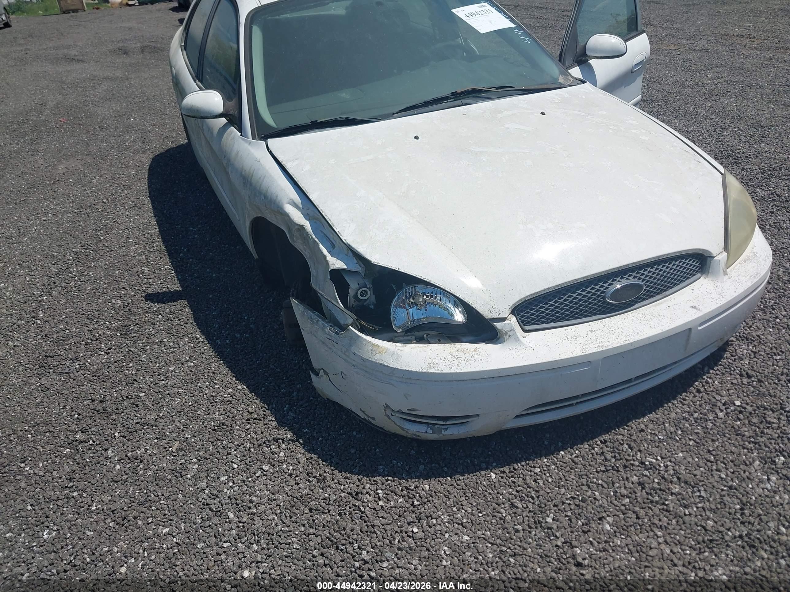 FORD TAURUS image 6