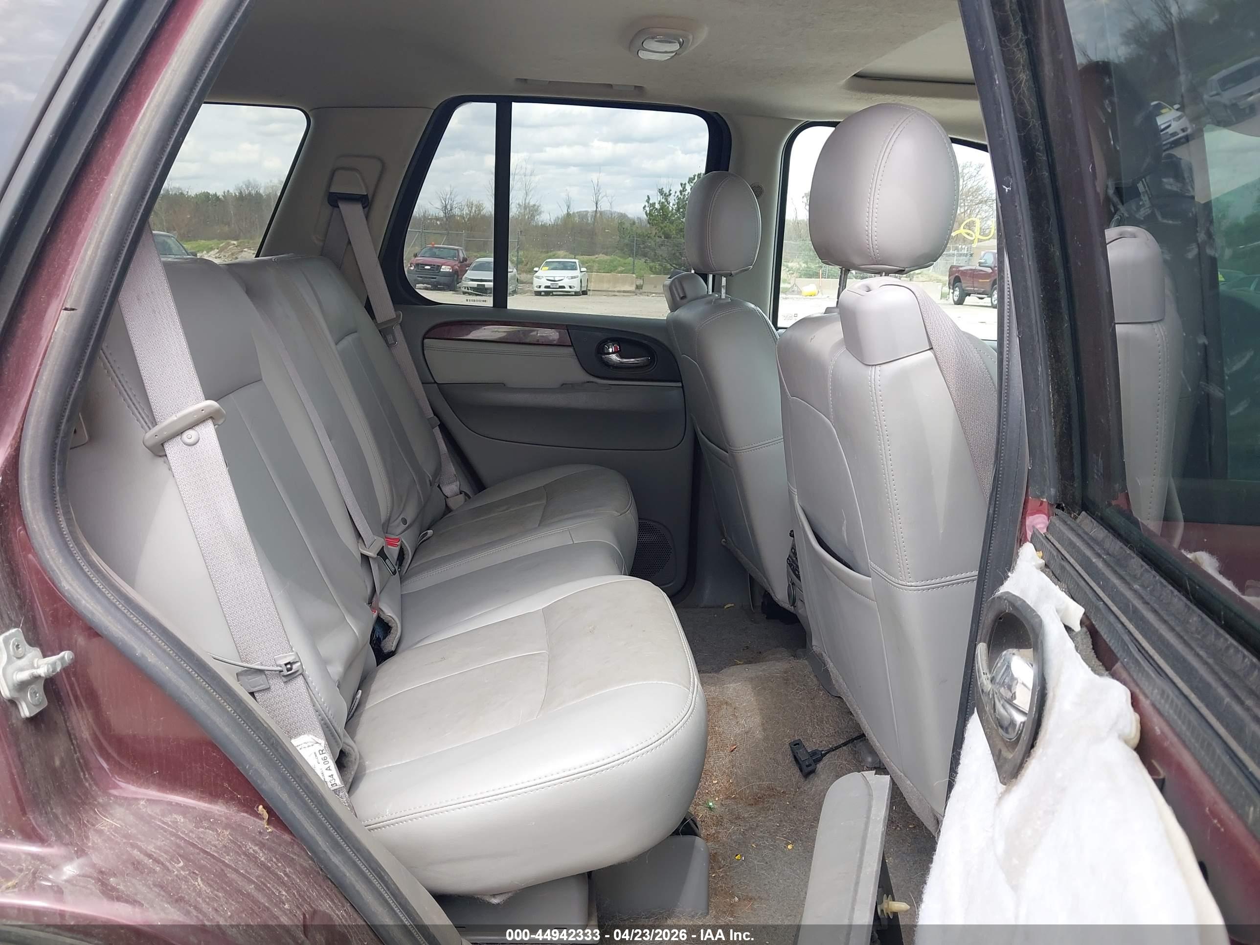 GMC ENVOY image 8
