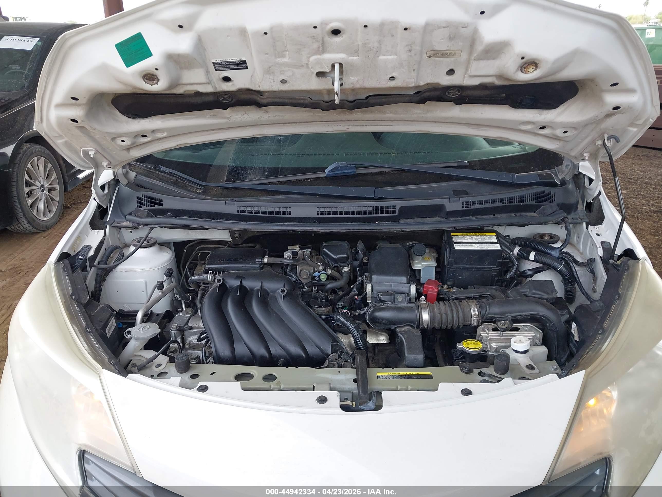 NISSAN VERSA image 10