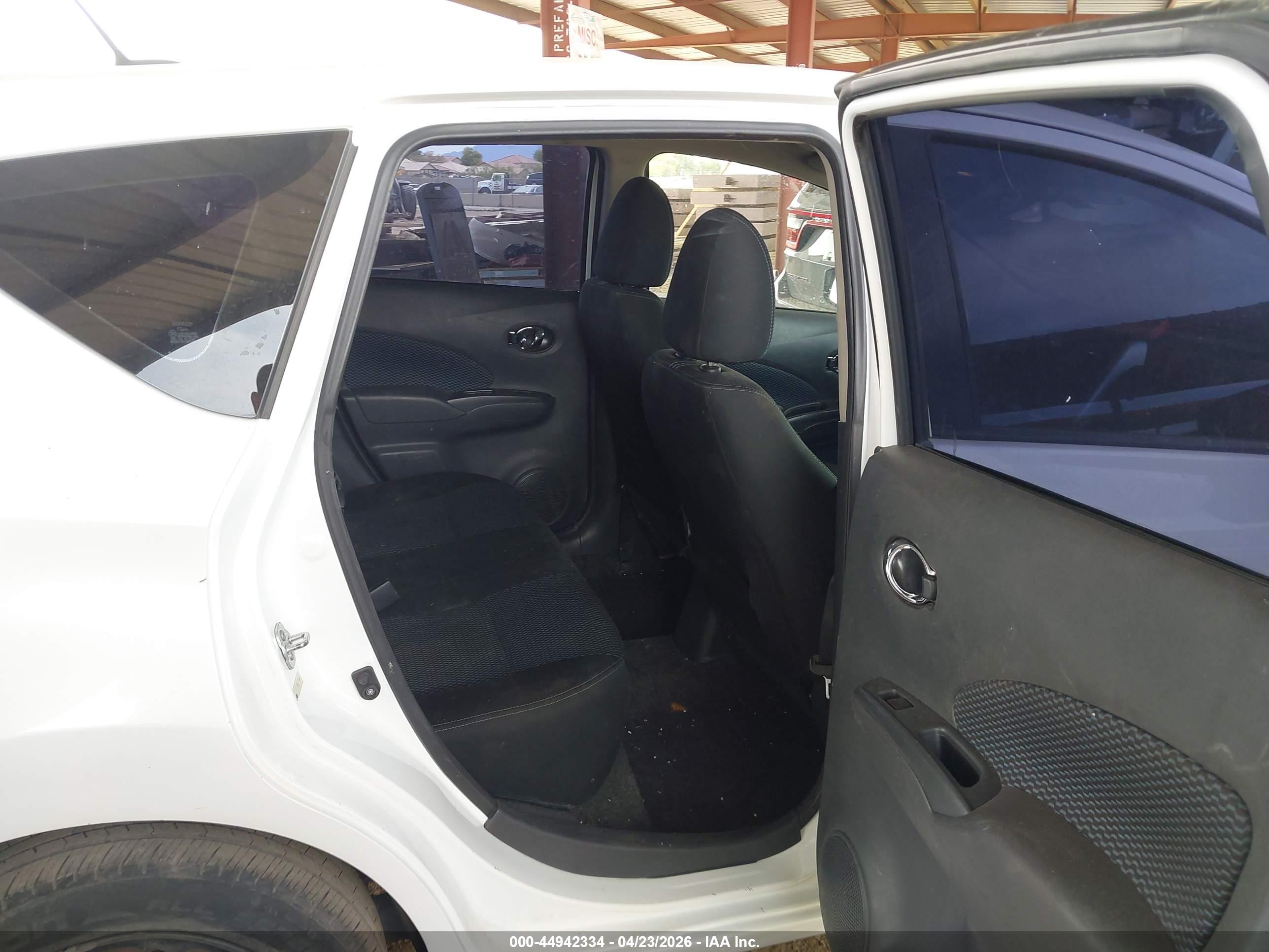 NISSAN VERSA image 8
