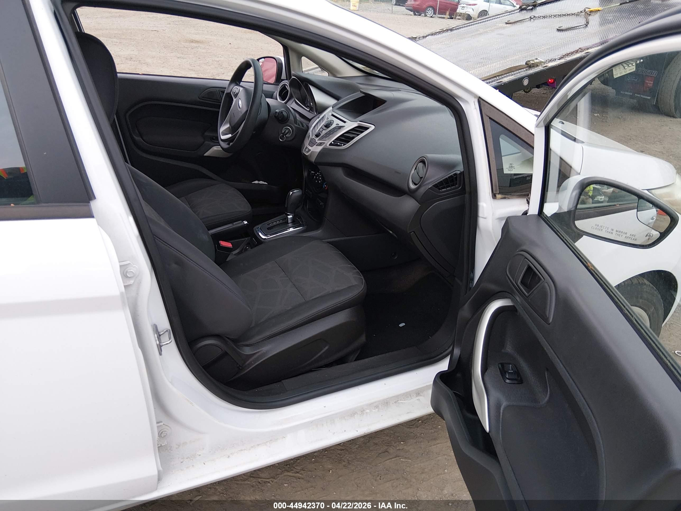 FORD FIESTA image 5